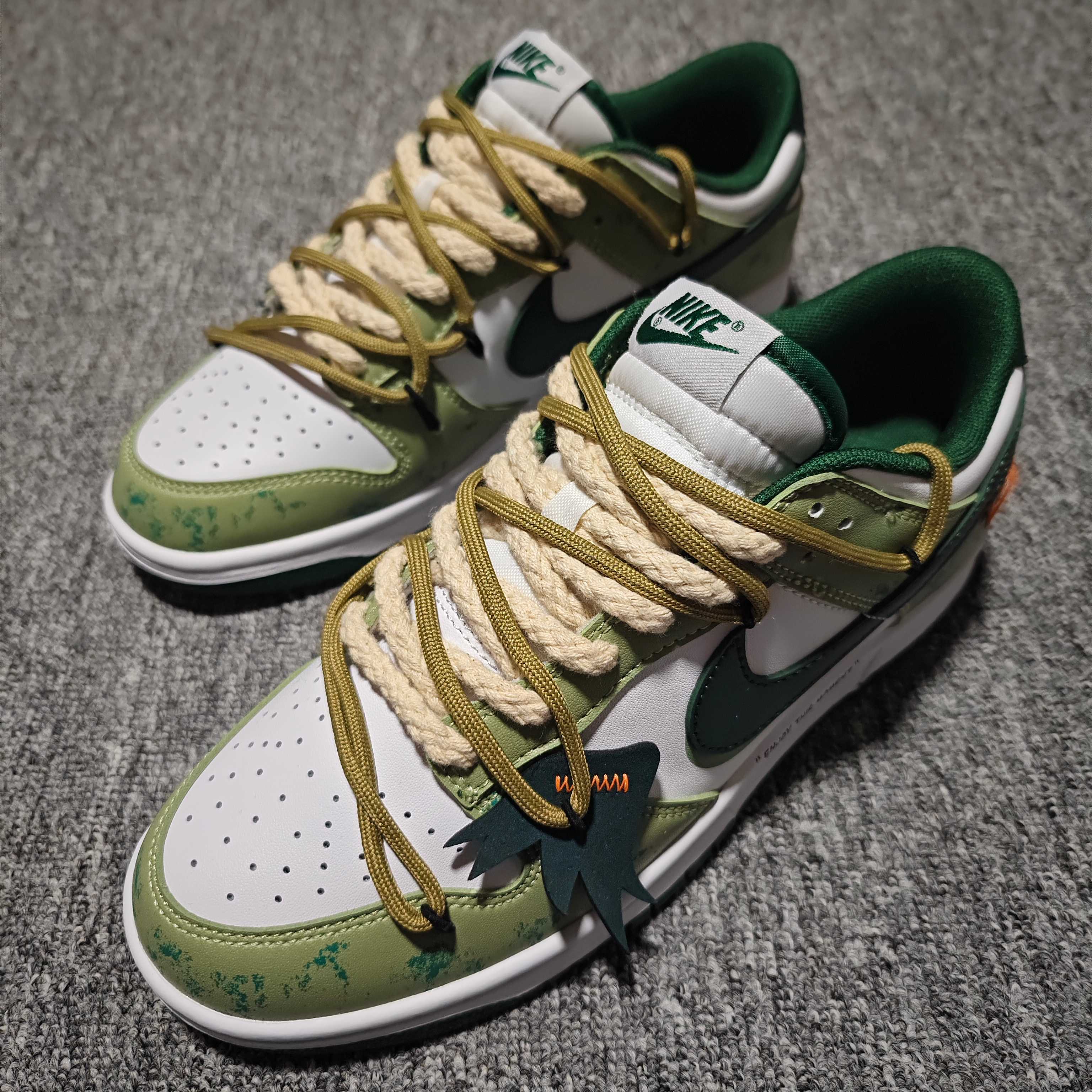  NK Dunk Low 客制款 低帮休闲板鞋 DD1391-101 尺码：40 40.5 41 42 