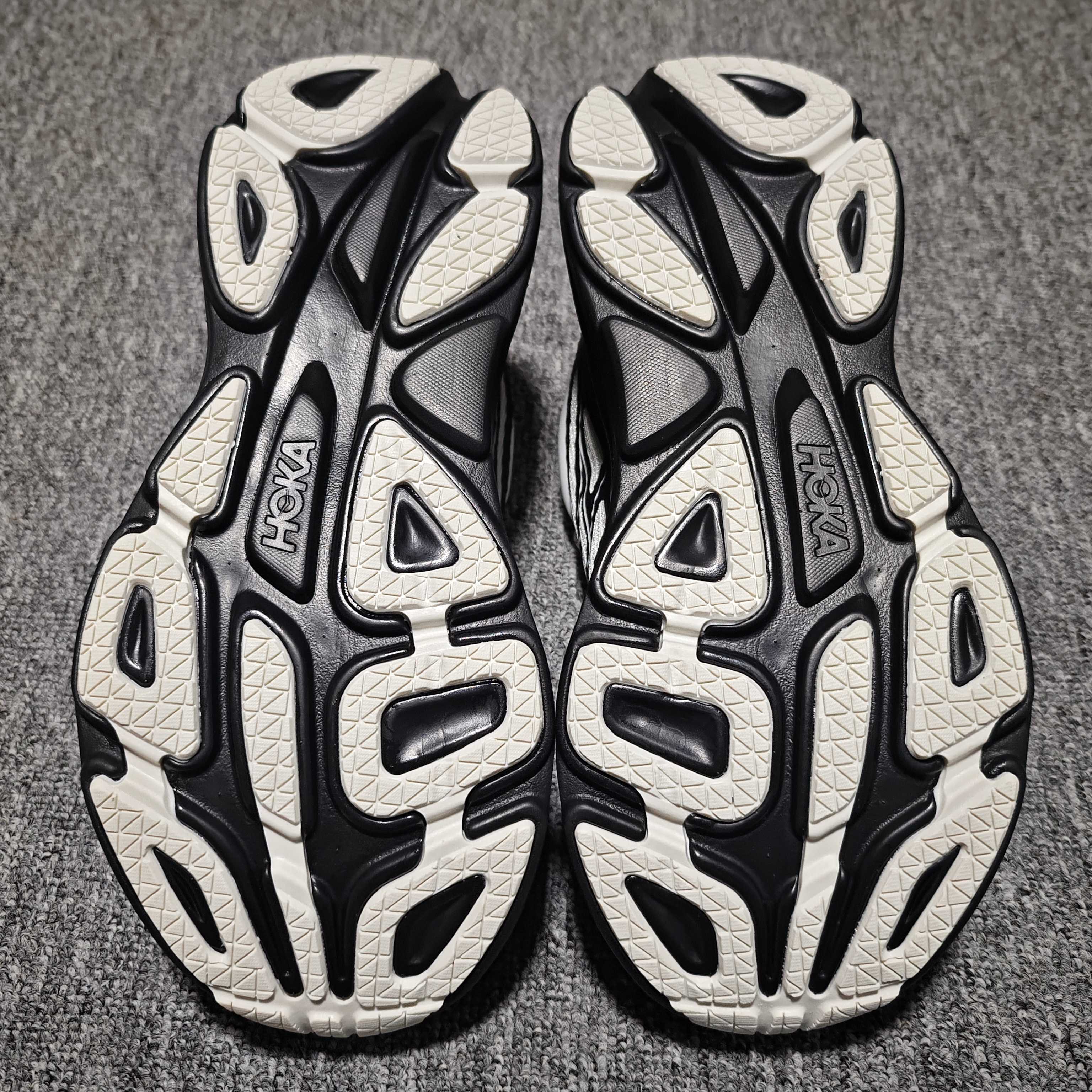  平台专供 Hoka Bondi 8 TS Caged 帮带8 网面透气跑步鞋  全新外贸订单出货 尺码
