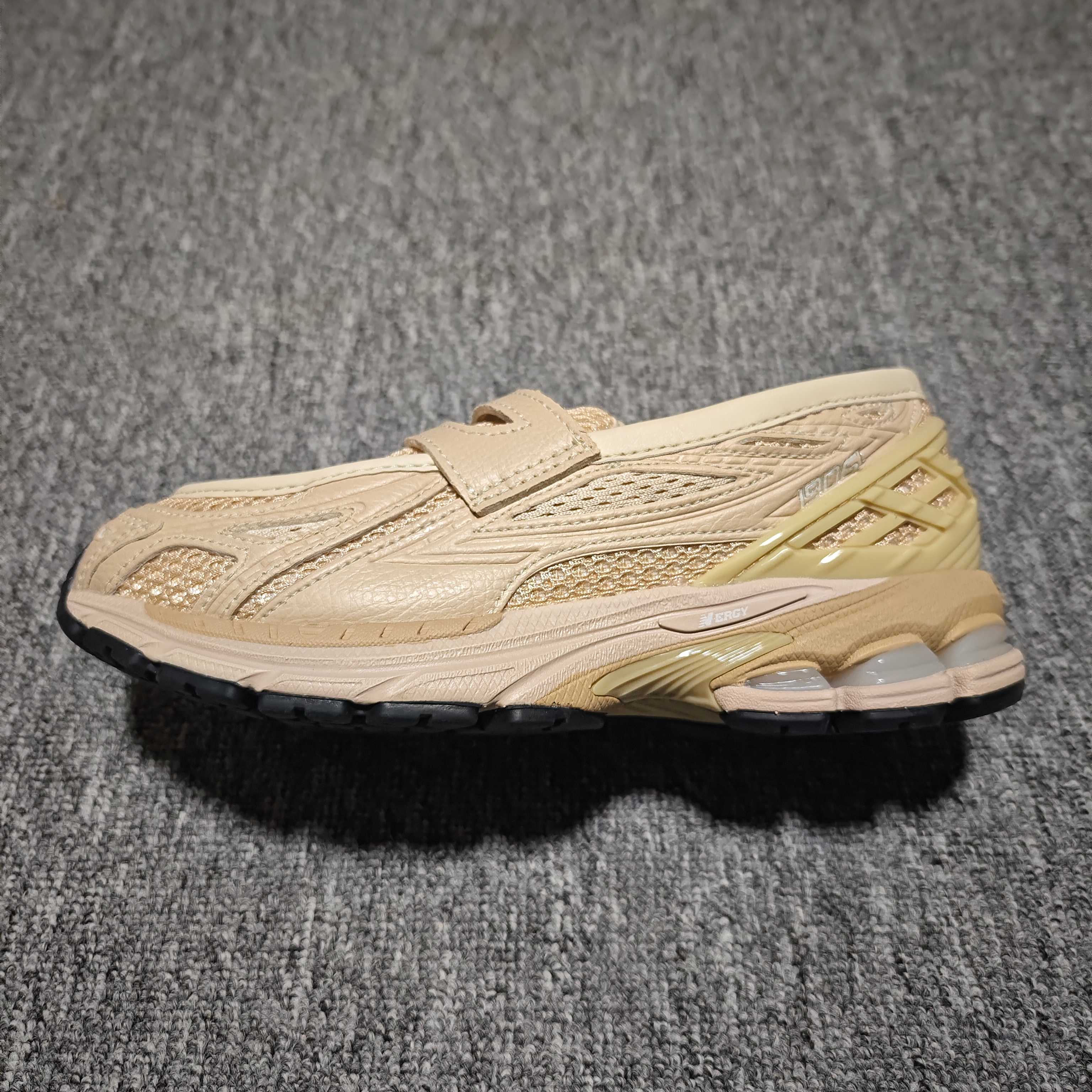  New Balance 新百伦 复古休闲跑步鞋 U1906LNU 尺码：36 37 37.5 38 3