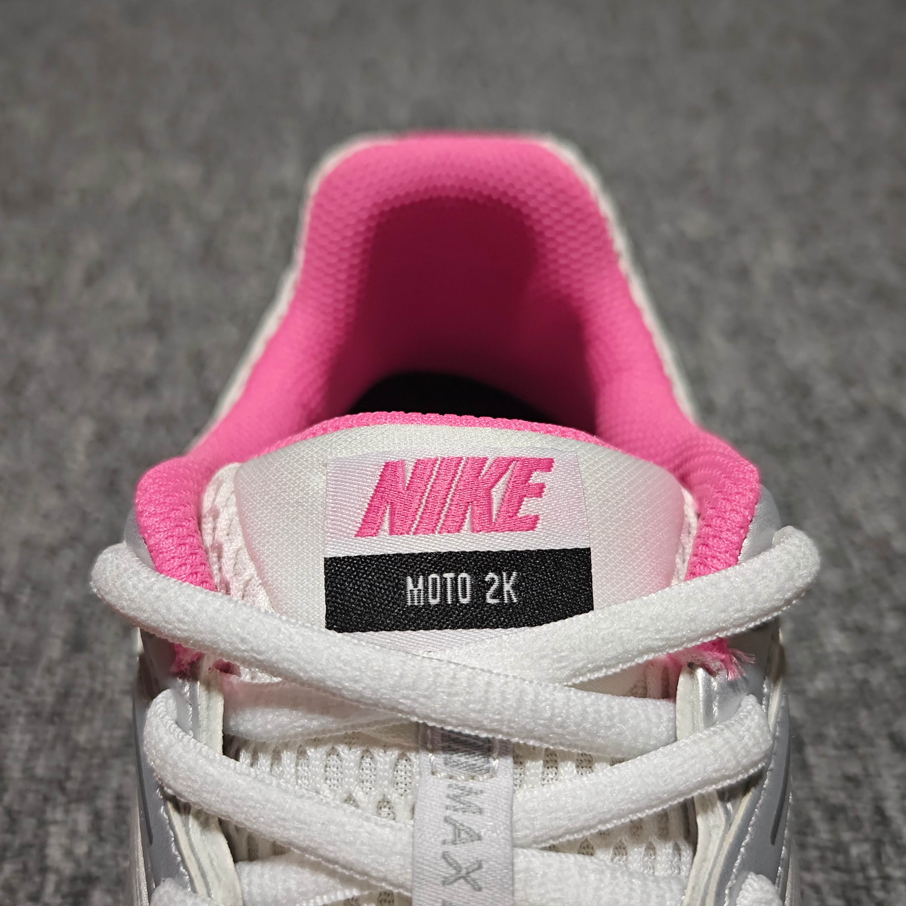  外贸专供版 NK Air Max Moto 2K 小气垫网面休闲跑步鞋 HQ2056 尺码：36-45