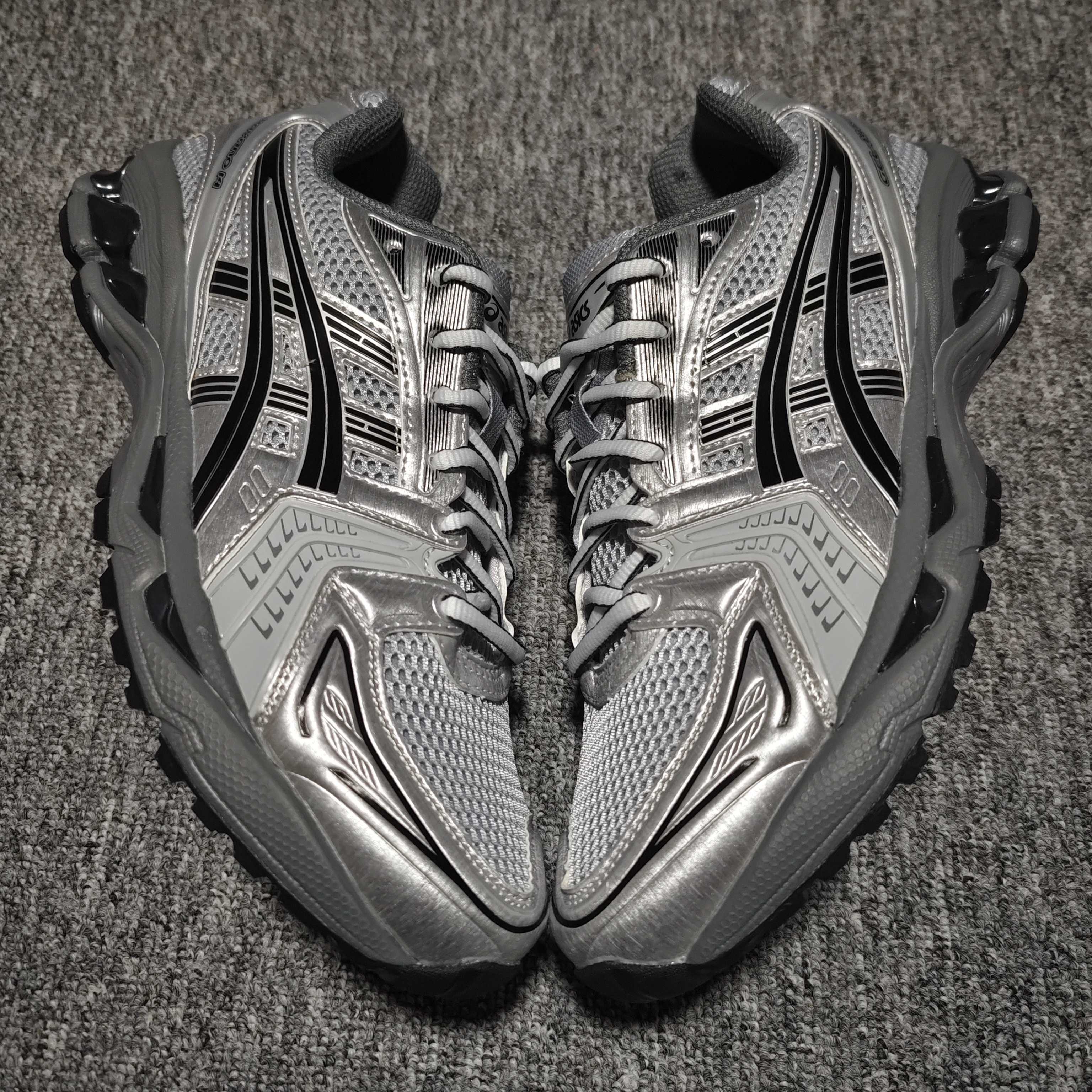  Asics 亚瑟士 GEL-Kayano 14 低帮运动休闲跑步鞋 1203A706-020 平台专供