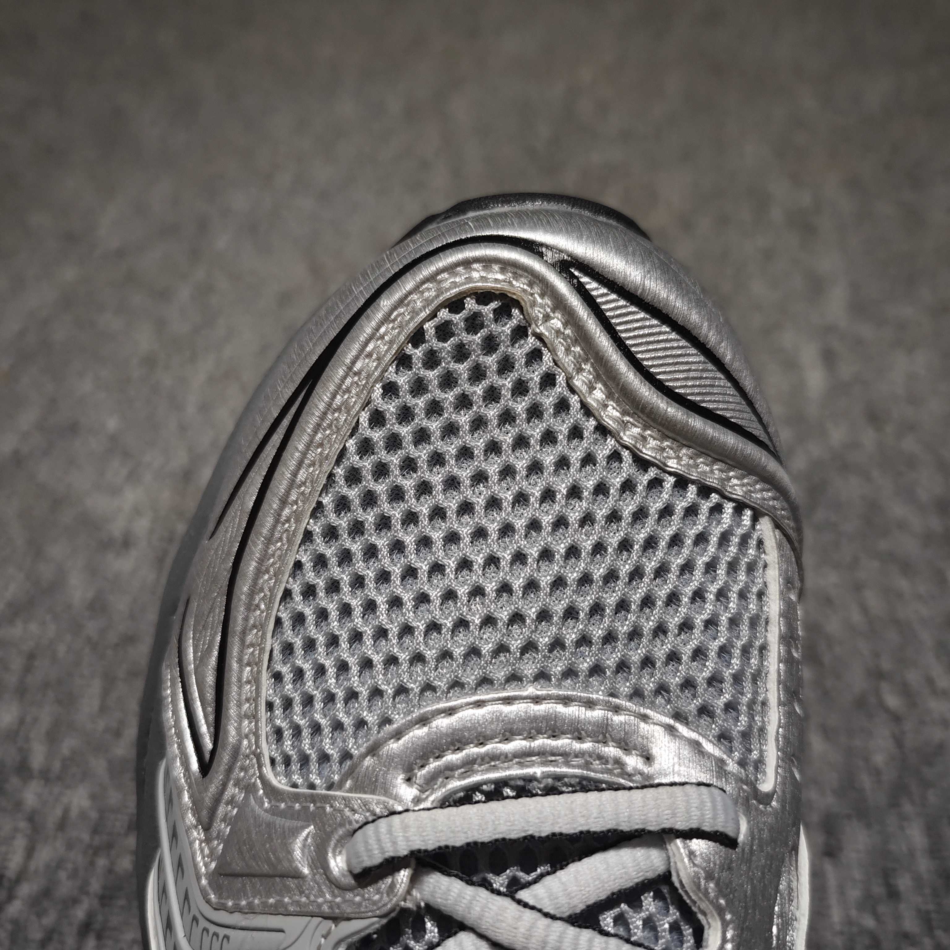  Asics 亚瑟士 GEL-Kayano 14 低帮运动休闲跑步鞋 1203A706-020 平台专供