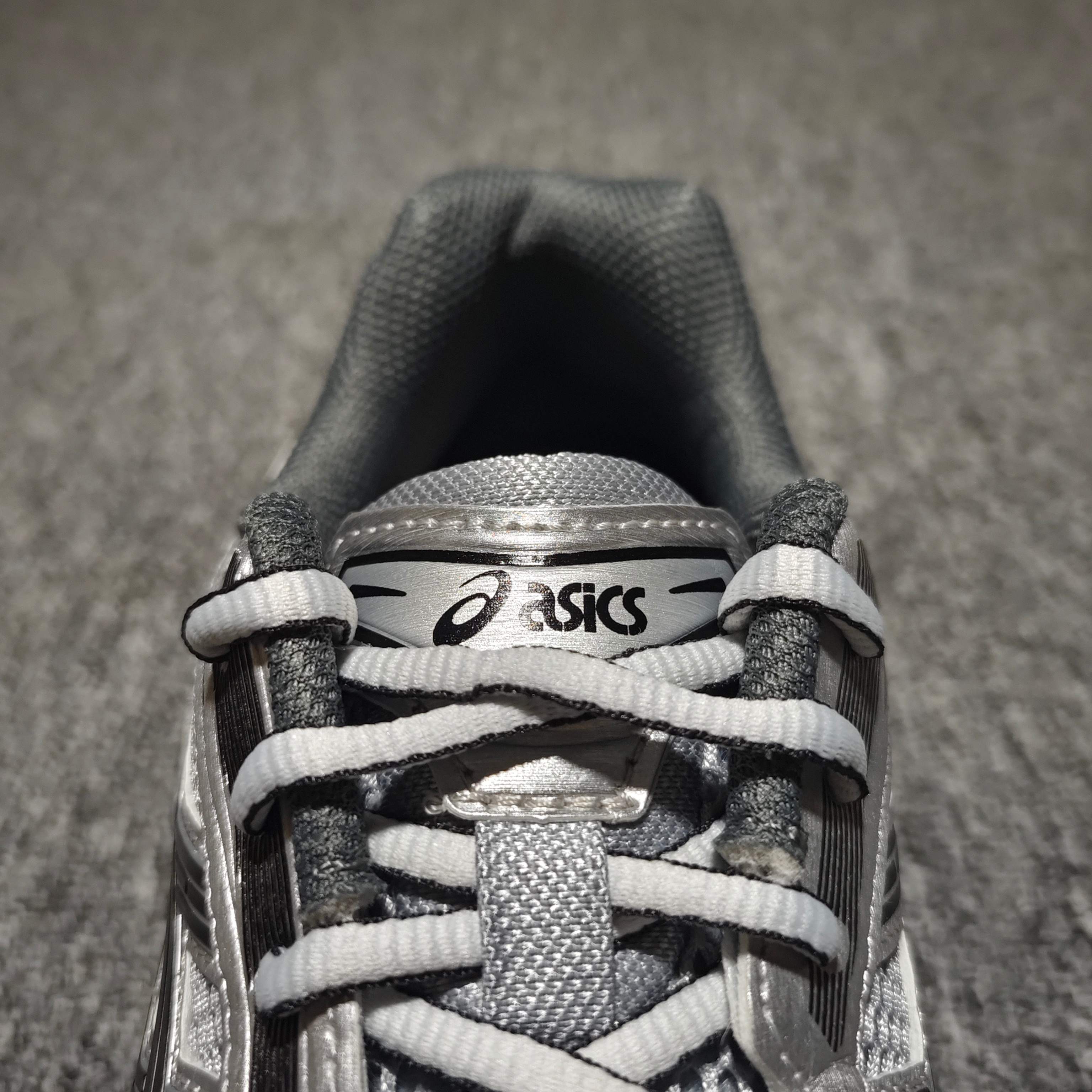  Asics 亚瑟士 GEL-Kayano 14 低帮运动休闲跑步鞋 1203A706-020 平台专供