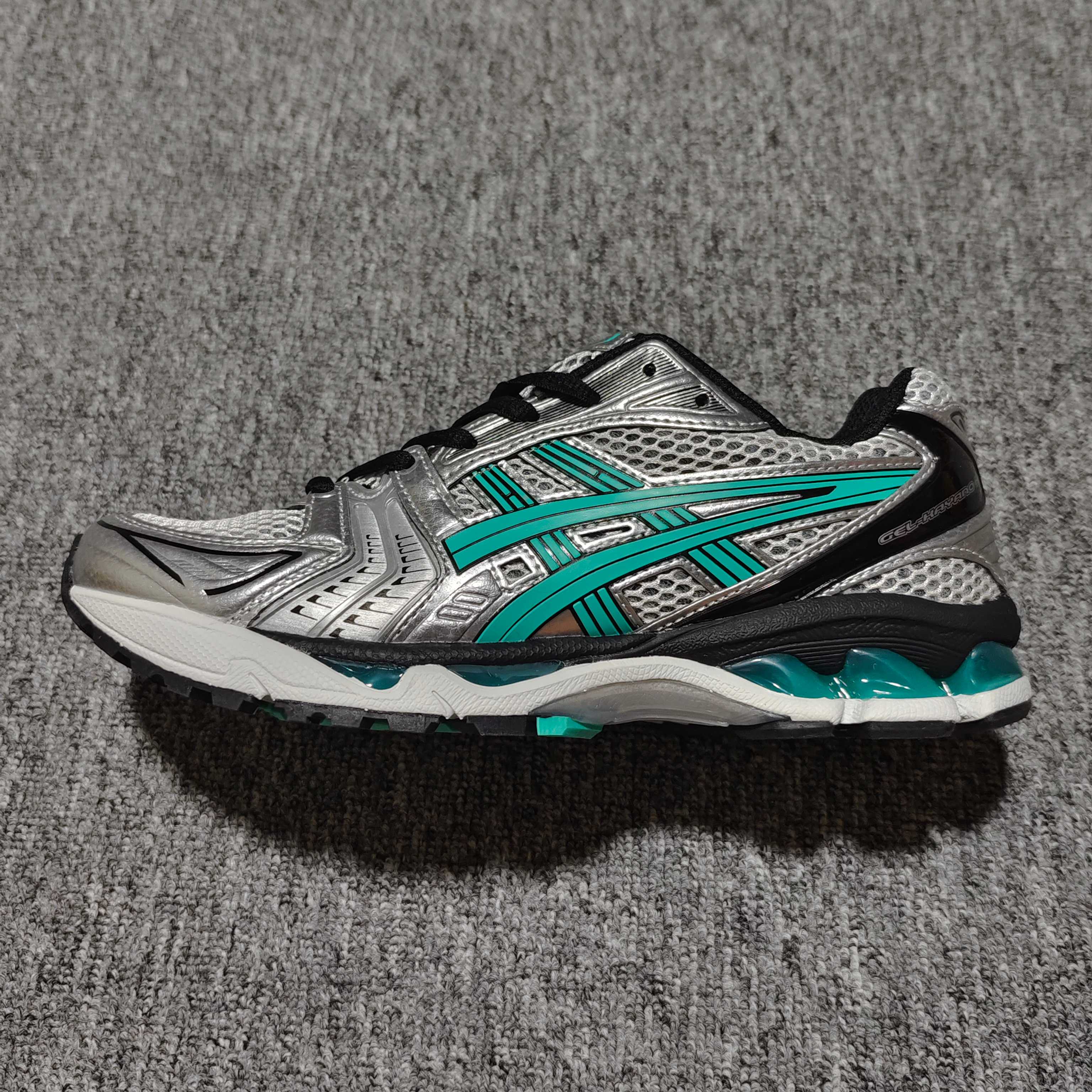   Asics 亚瑟士 GEL-Kayano 14 低帮运动休闲跑步鞋 1203A740-101 尺码：