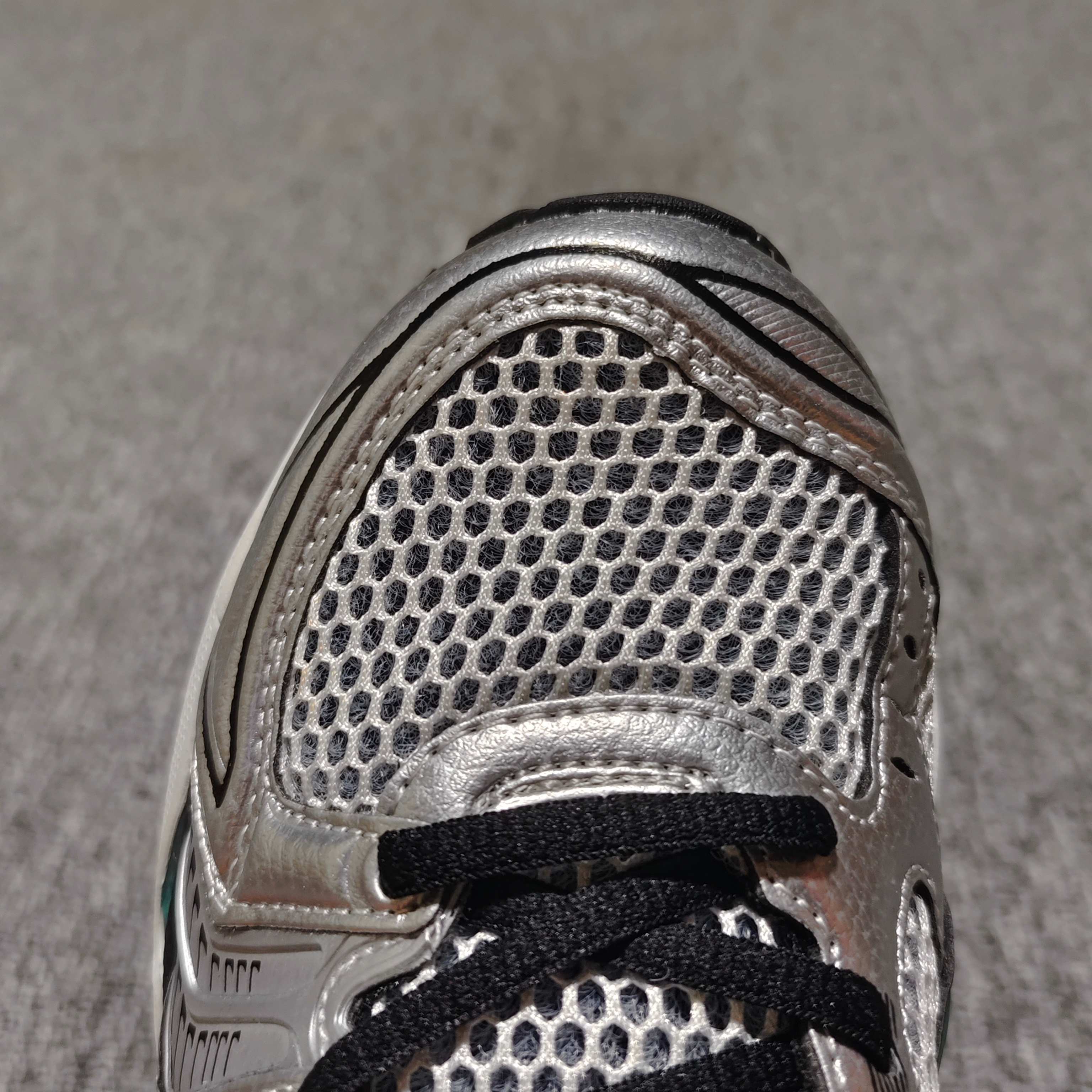   Asics 亚瑟士 GEL-Kayano 14 低帮运动休闲跑步鞋 1203A740-101 尺码：