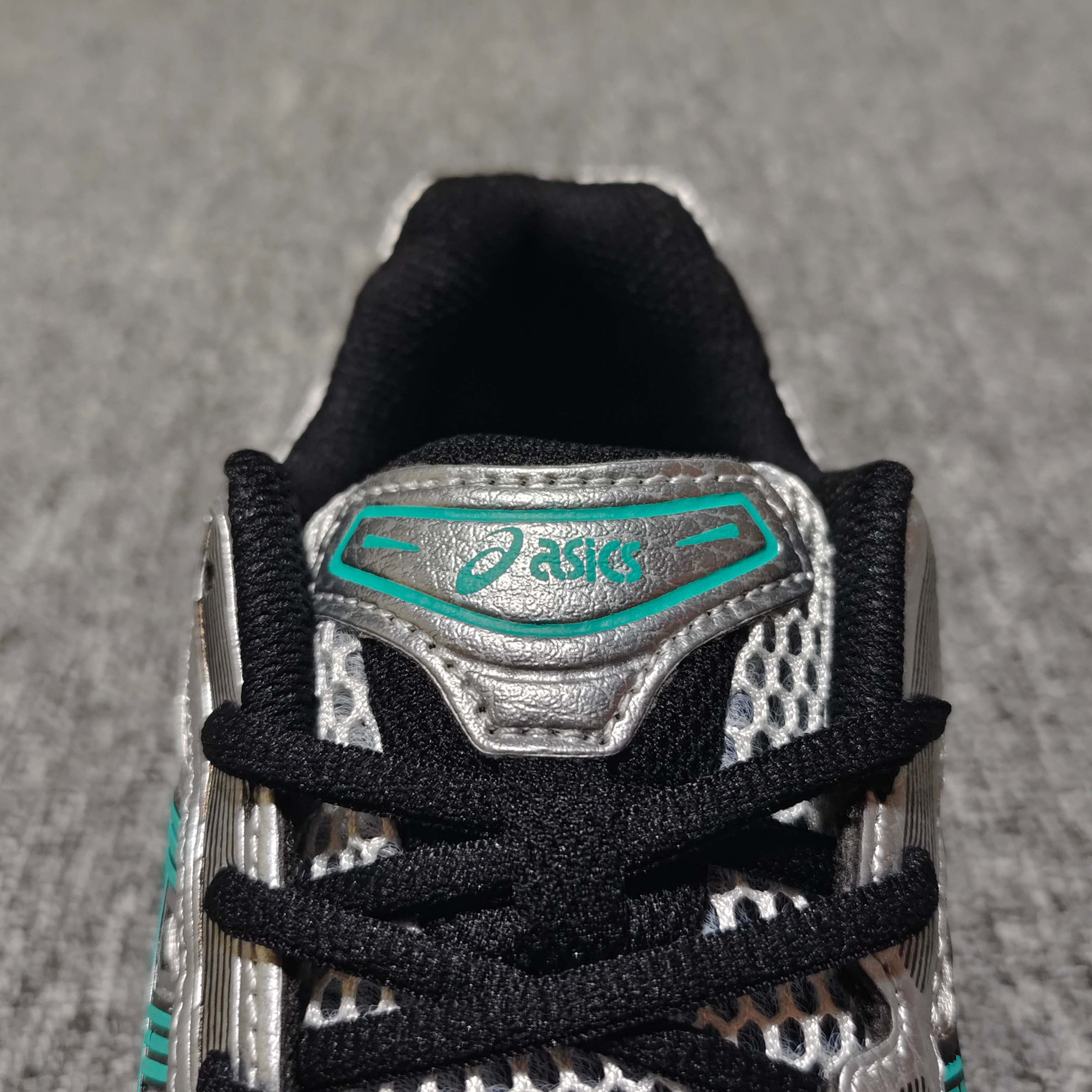   Asics 亚瑟士 GEL-Kayano 14 低帮运动休闲跑步鞋 1203A740-101 尺码：