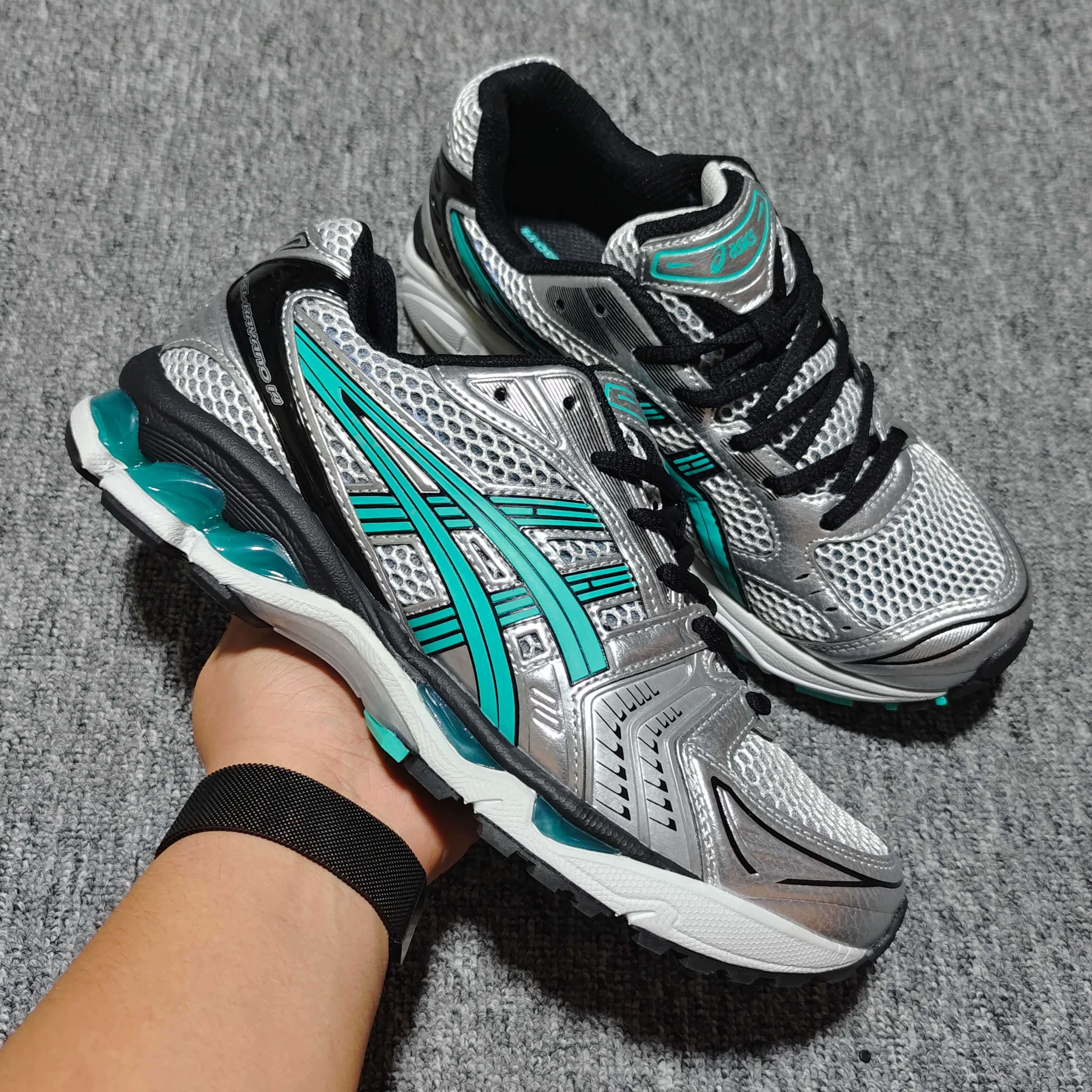   Asics 亚瑟士 GEL-Kayano 14 低帮运动休闲跑步鞋 1203A740-101 尺码：