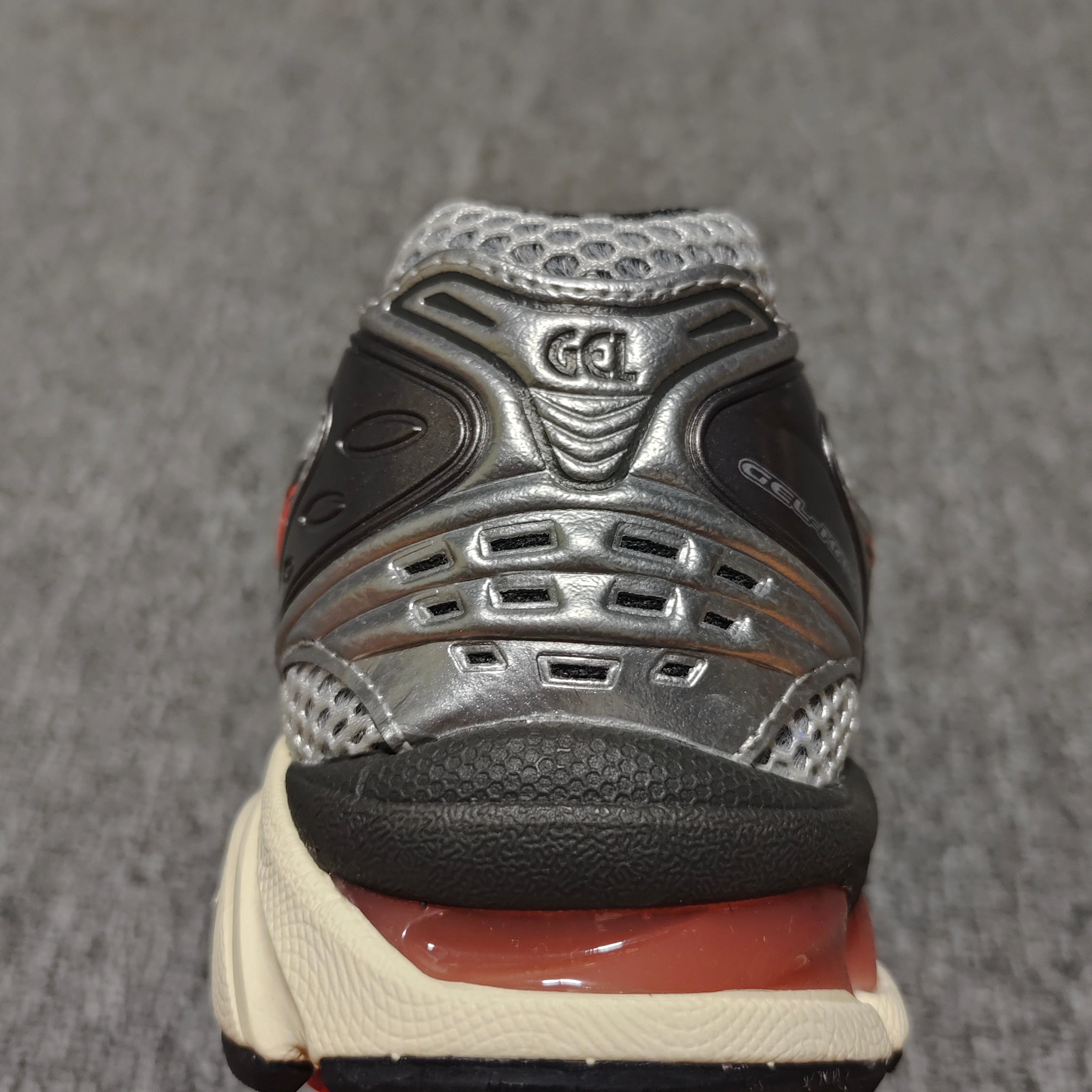   Asics 亚瑟士 GEL-Kayano 14 低帮运动休闲跑步鞋 1203A740-100 尺码：