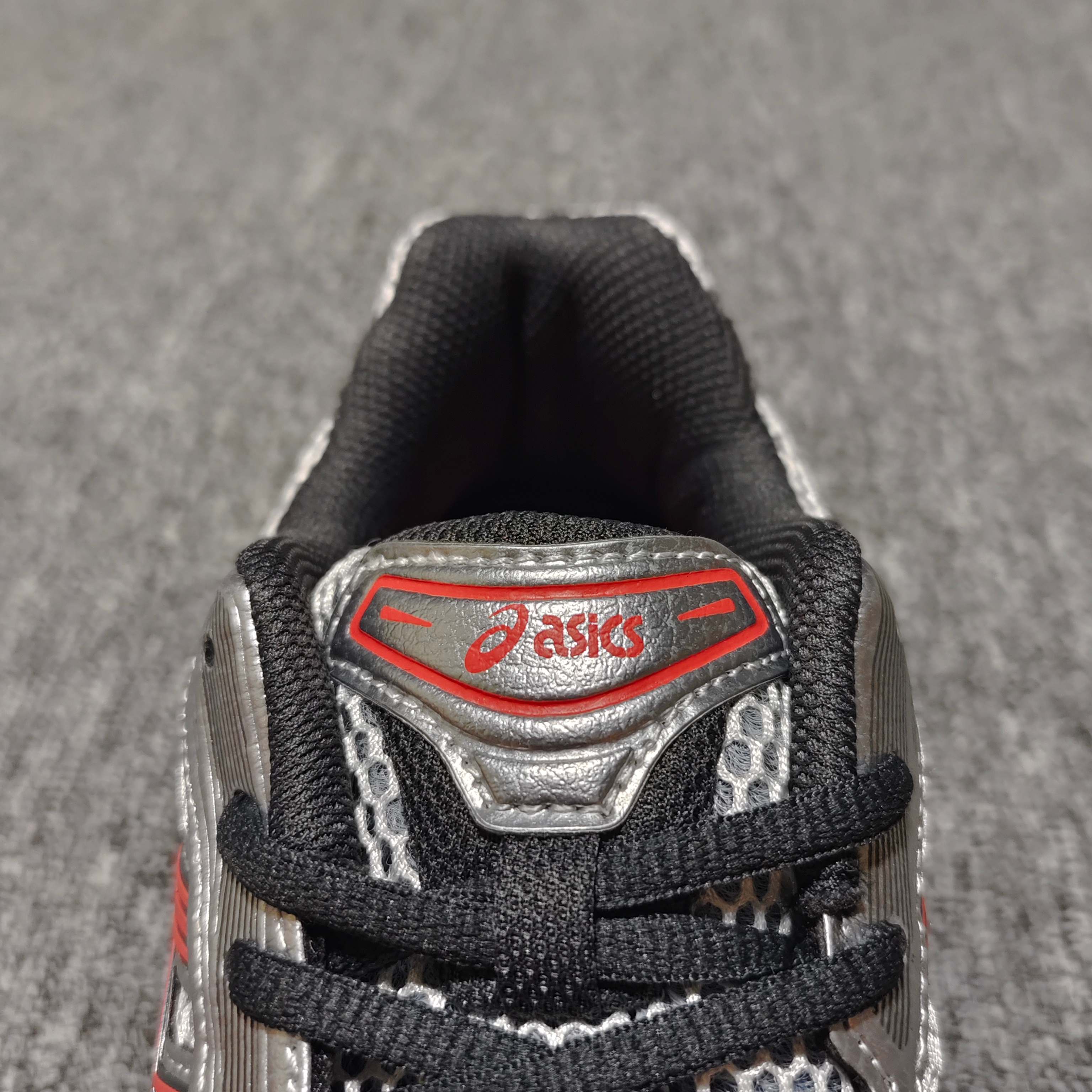   Asics 亚瑟士 GEL-Kayano 14 低帮运动休闲跑步鞋 1203A740-100 尺码：