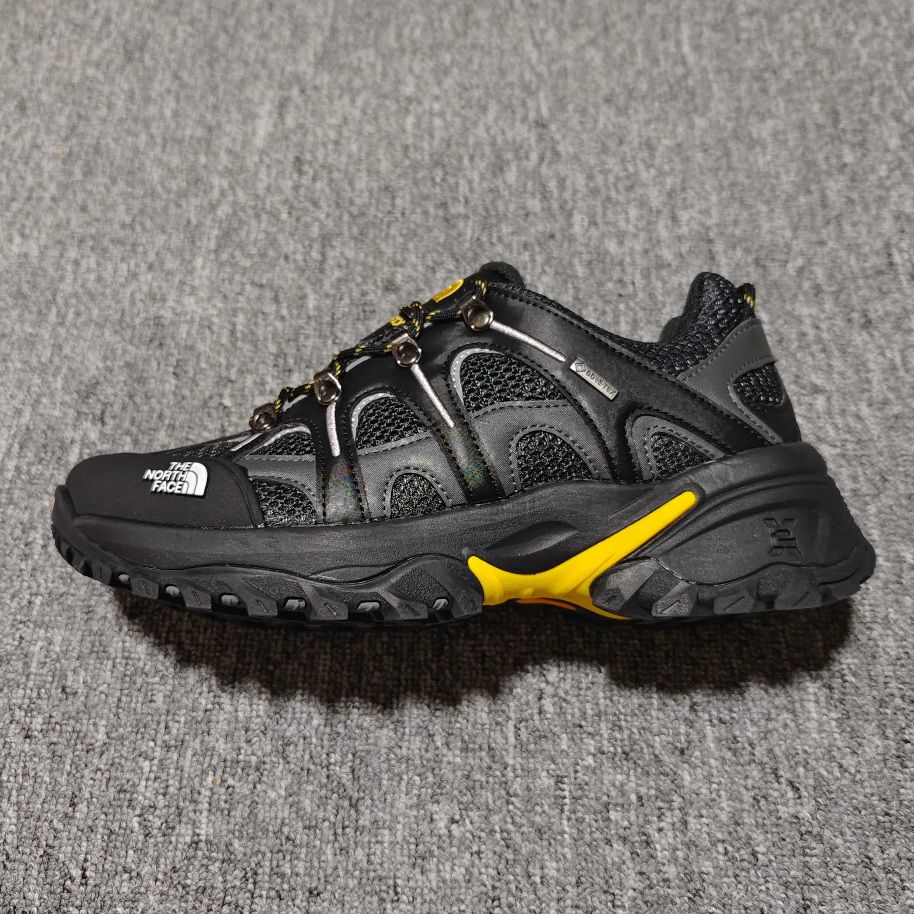   The North Face 北面 Hedgehog 06 越野跑步鞋 搭载超临界发泡中底 尺码：3