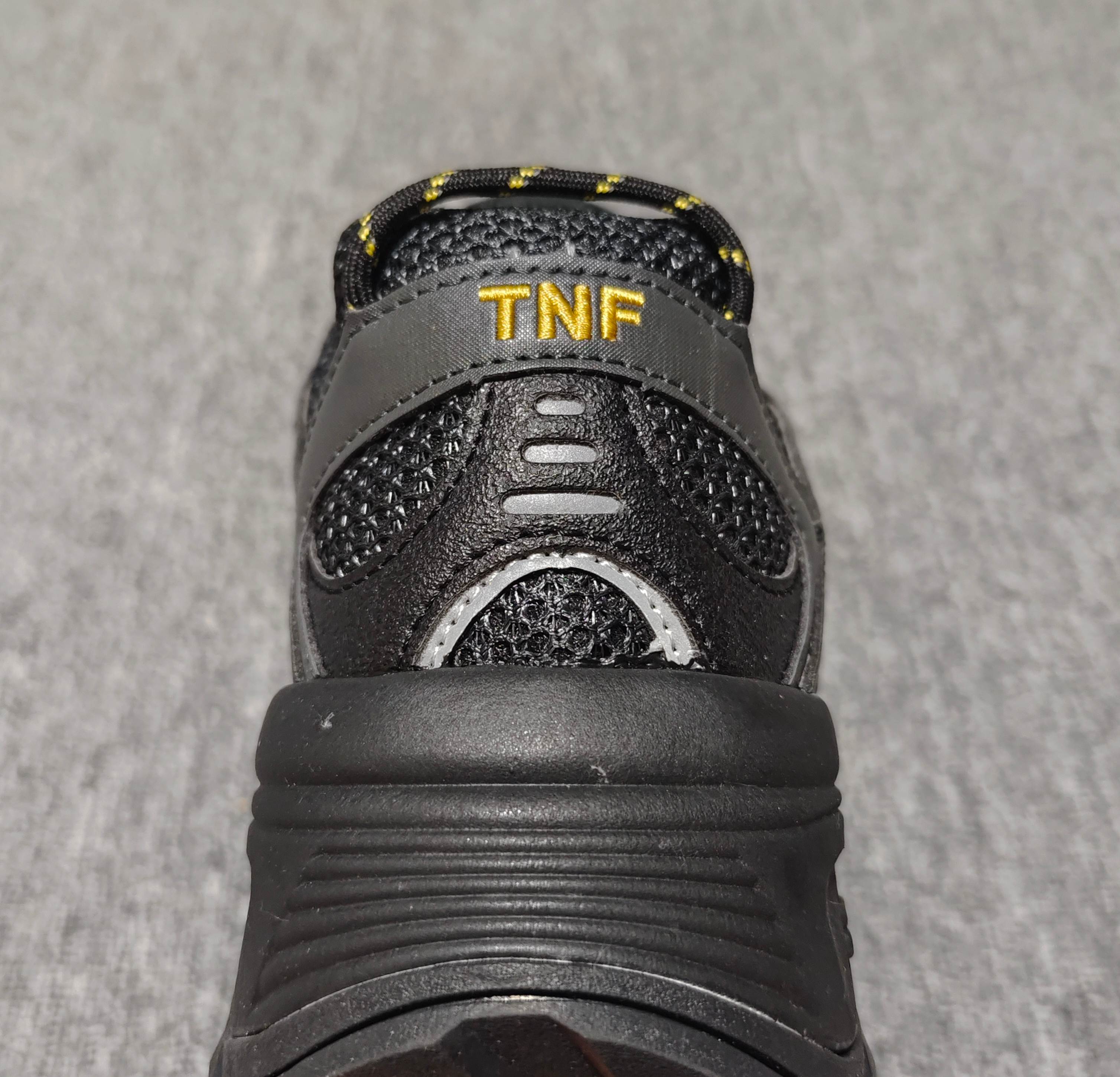   The North Face 北面 Hedgehog 06 越野跑步鞋 搭载超临界发泡中底 尺码：3