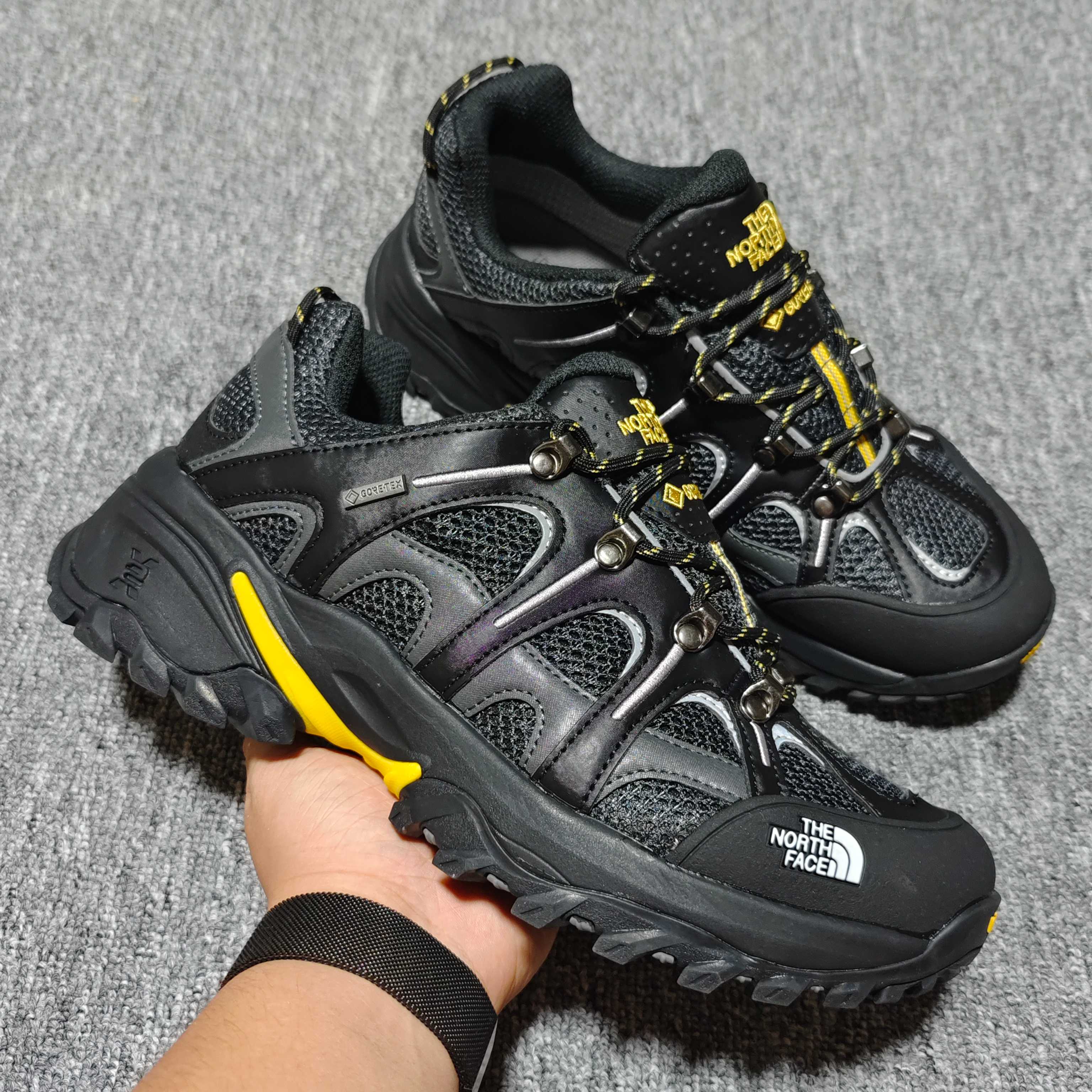   The North Face 北面 Hedgehog 06 越野跑步鞋 搭载超临界发泡中底 尺码：3