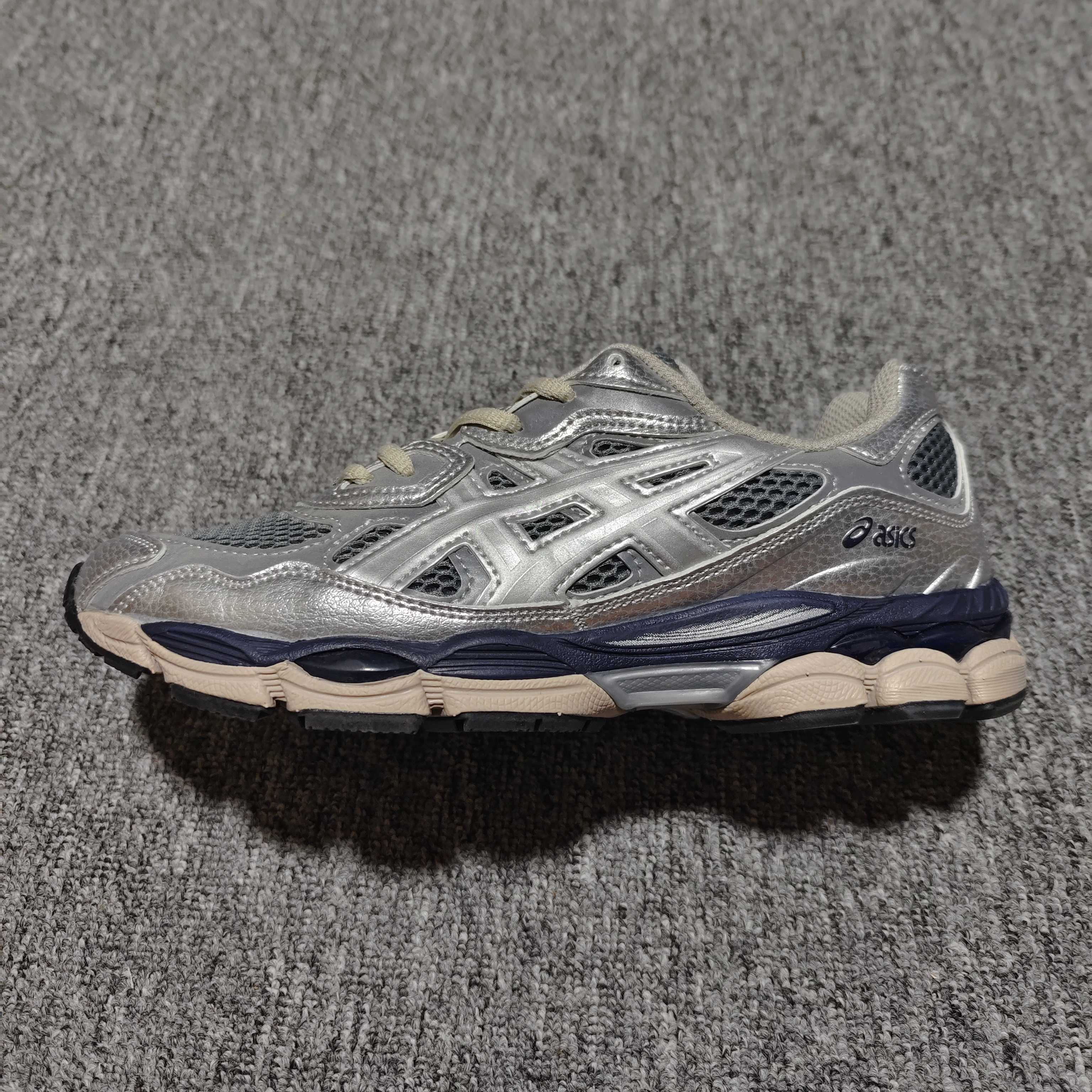   Asics 亚瑟士 GEL-NYC 低帮运动休闲跑步鞋 1203A581-020 外贸平台专供 大厂