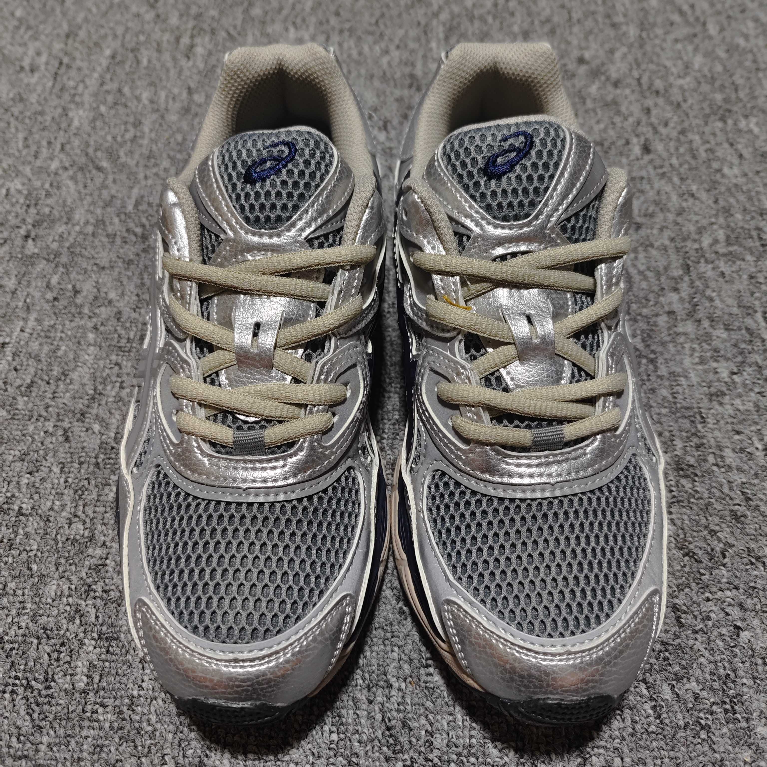   Asics 亚瑟士 GEL-NYC 低帮运动休闲跑步鞋 1203A581-020 外贸平台专供 大厂
