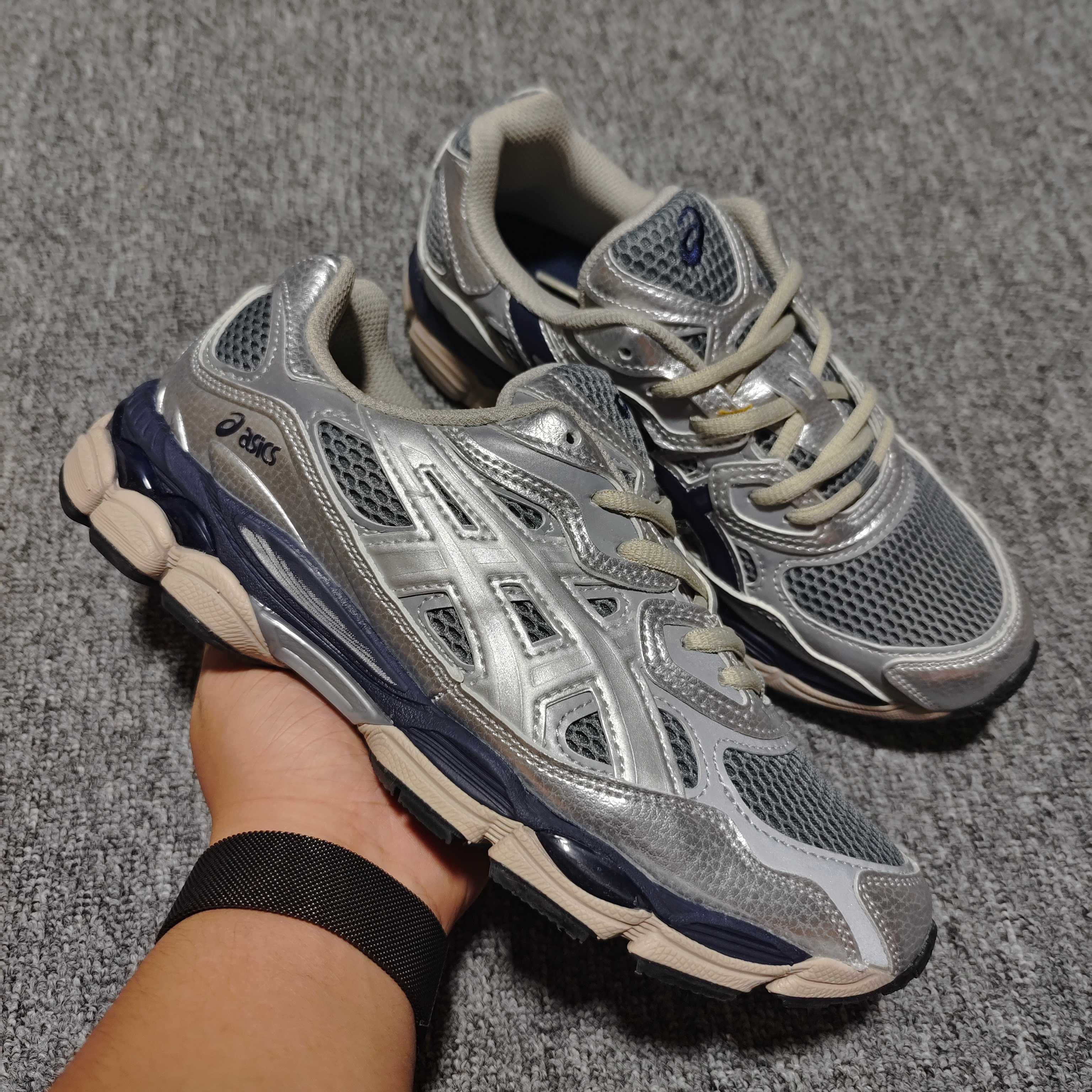   Asics 亚瑟士 GEL-NYC 低帮运动休闲跑步鞋 1203A581-020 外贸平台专供 大厂