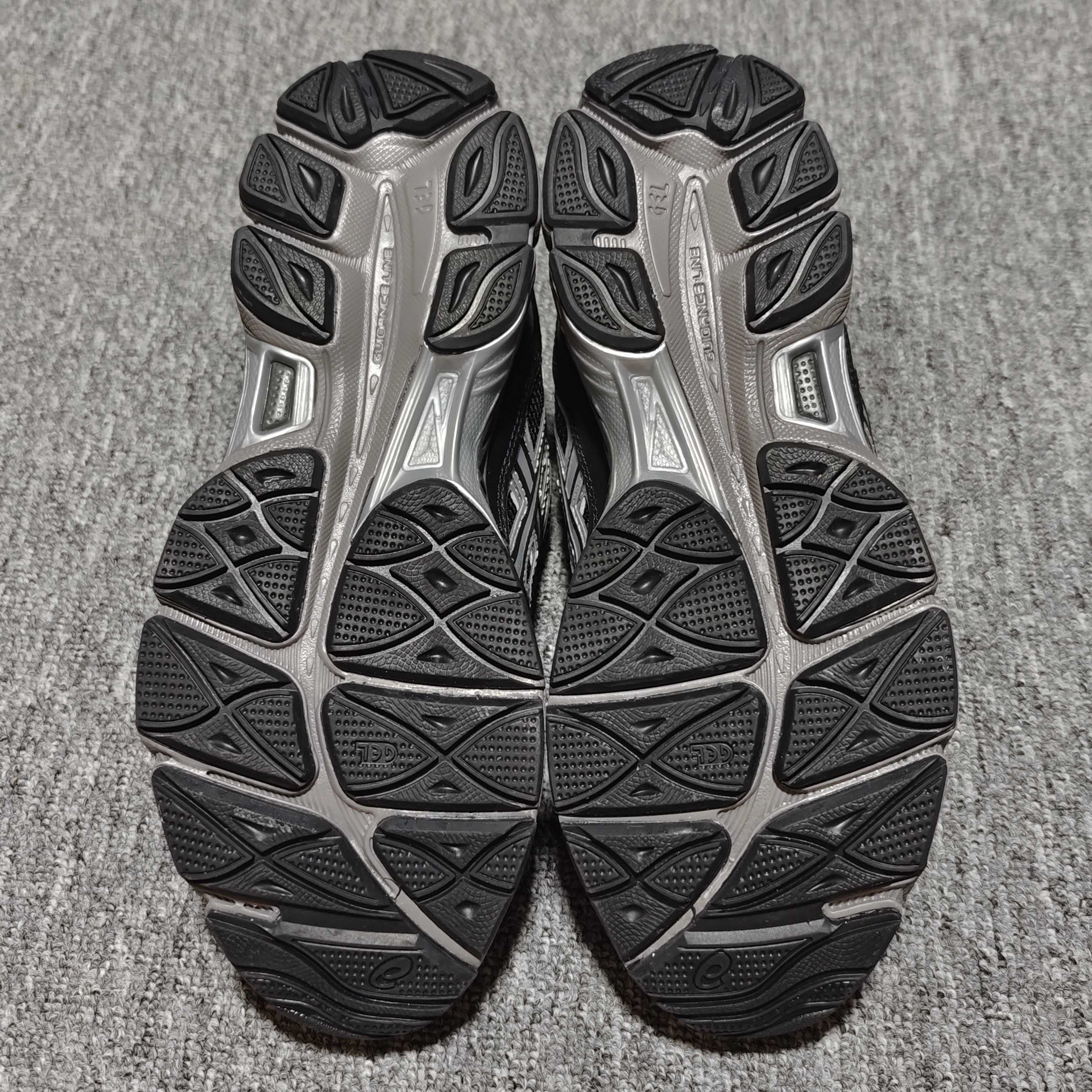   Asics 亚瑟士 GEL-NYC 低帮运动休闲跑步鞋 1203A280-002 外贸平台专供 大厂