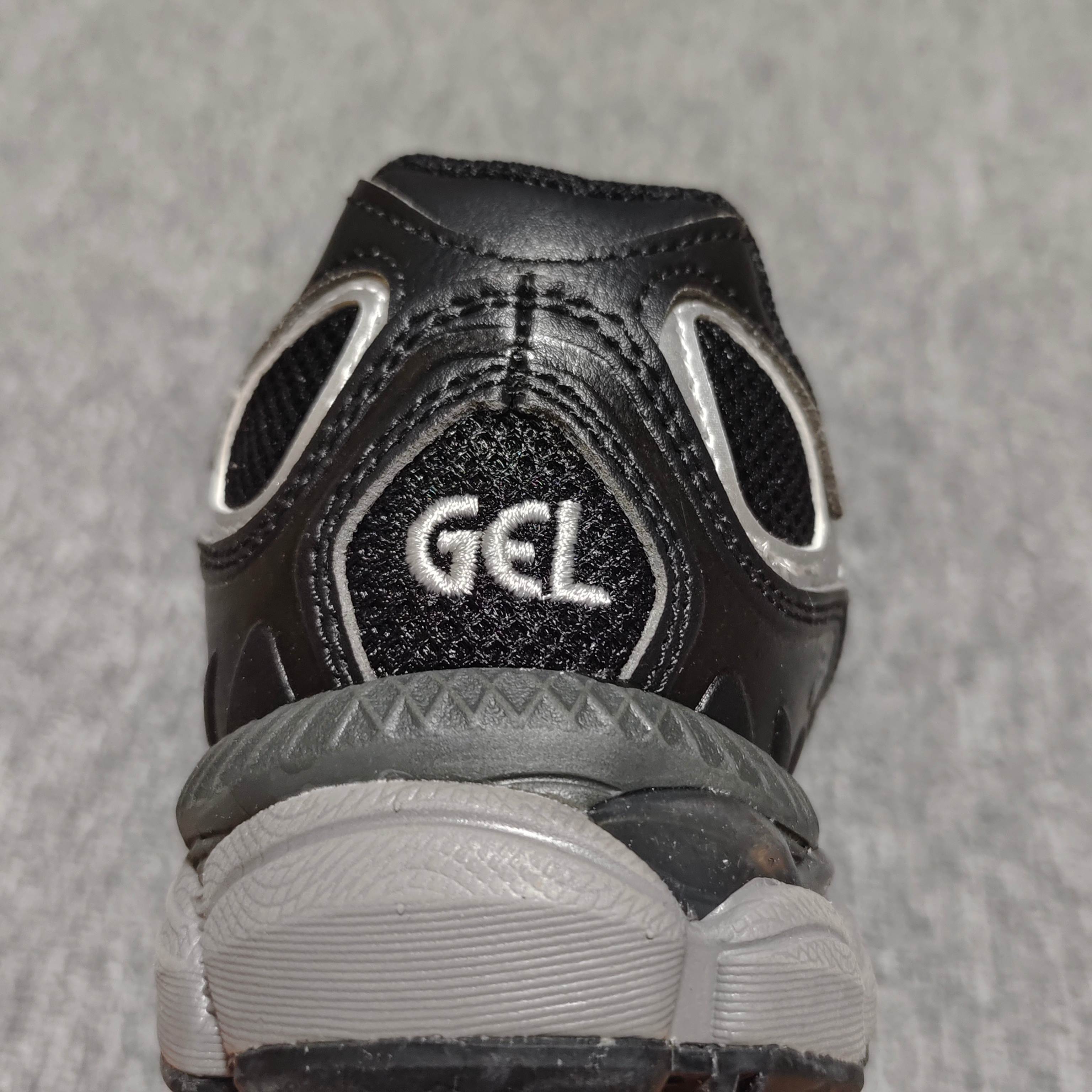   Asics 亚瑟士 GEL-NYC 低帮运动休闲跑步鞋 1203A280-002 外贸平台专供 大厂