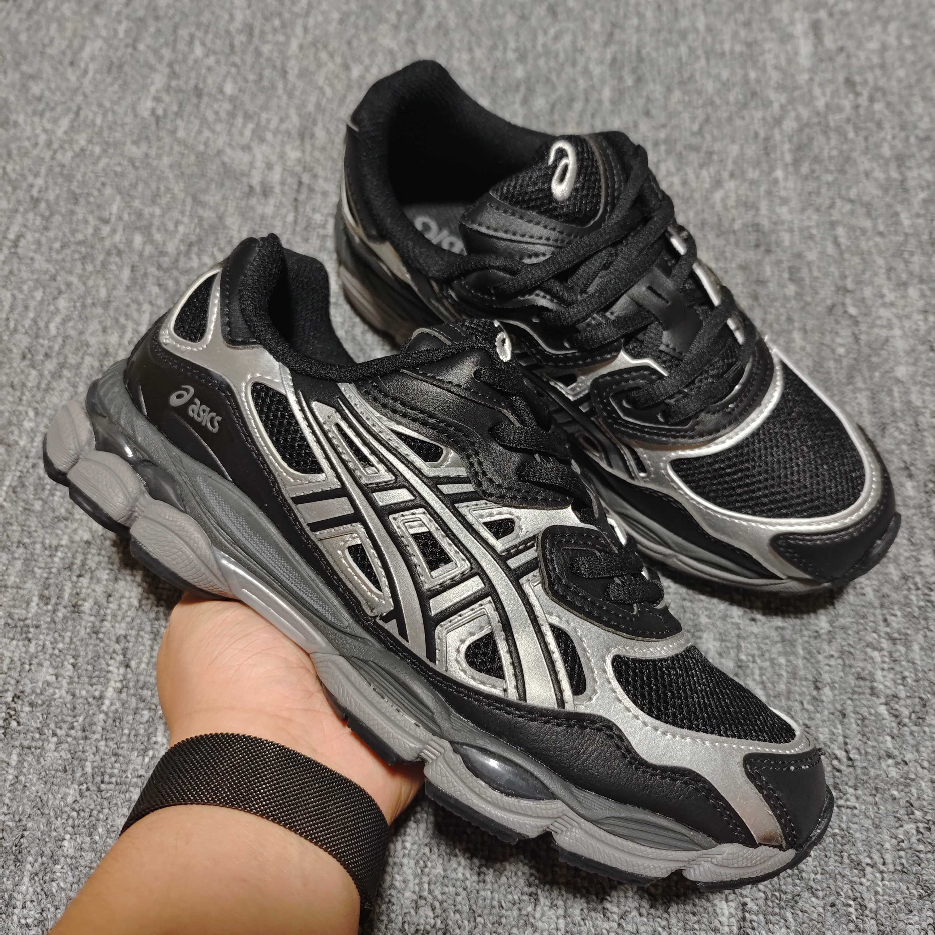   Asics 亚瑟士 GEL-NYC 低帮运动休闲跑步鞋 1203A280-002 外贸平台专供 大厂