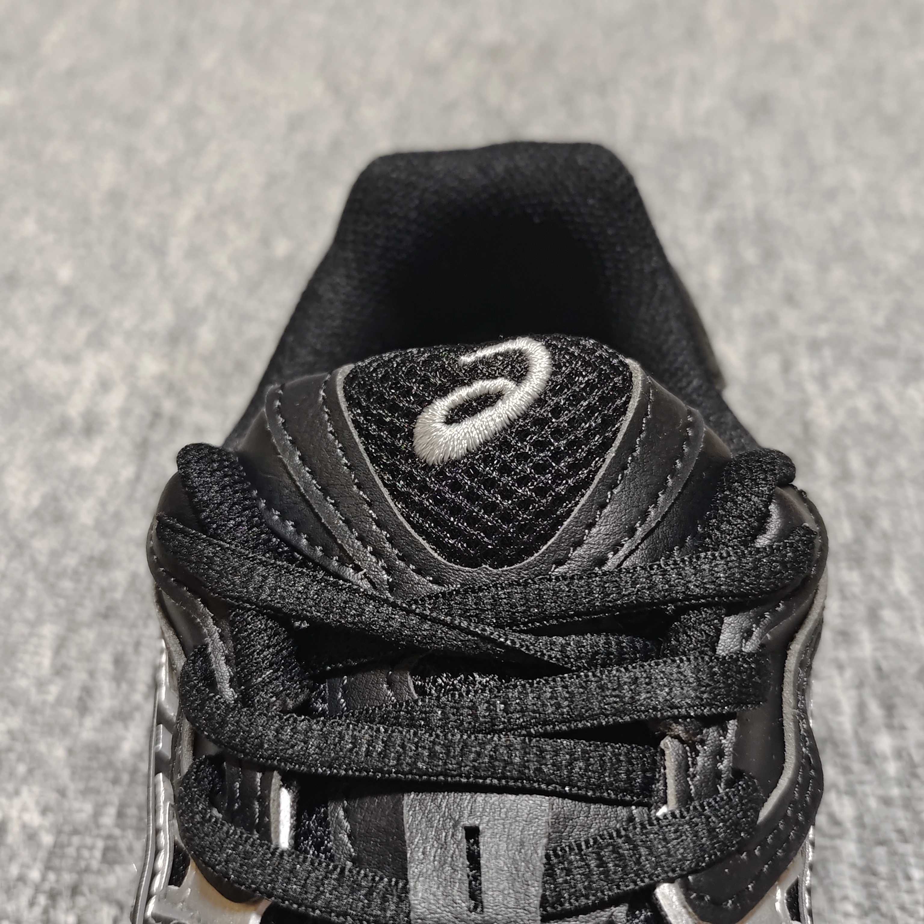   Asics 亚瑟士 GEL-NYC 低帮运动休闲跑步鞋 1203A280-002 外贸平台专供 大厂