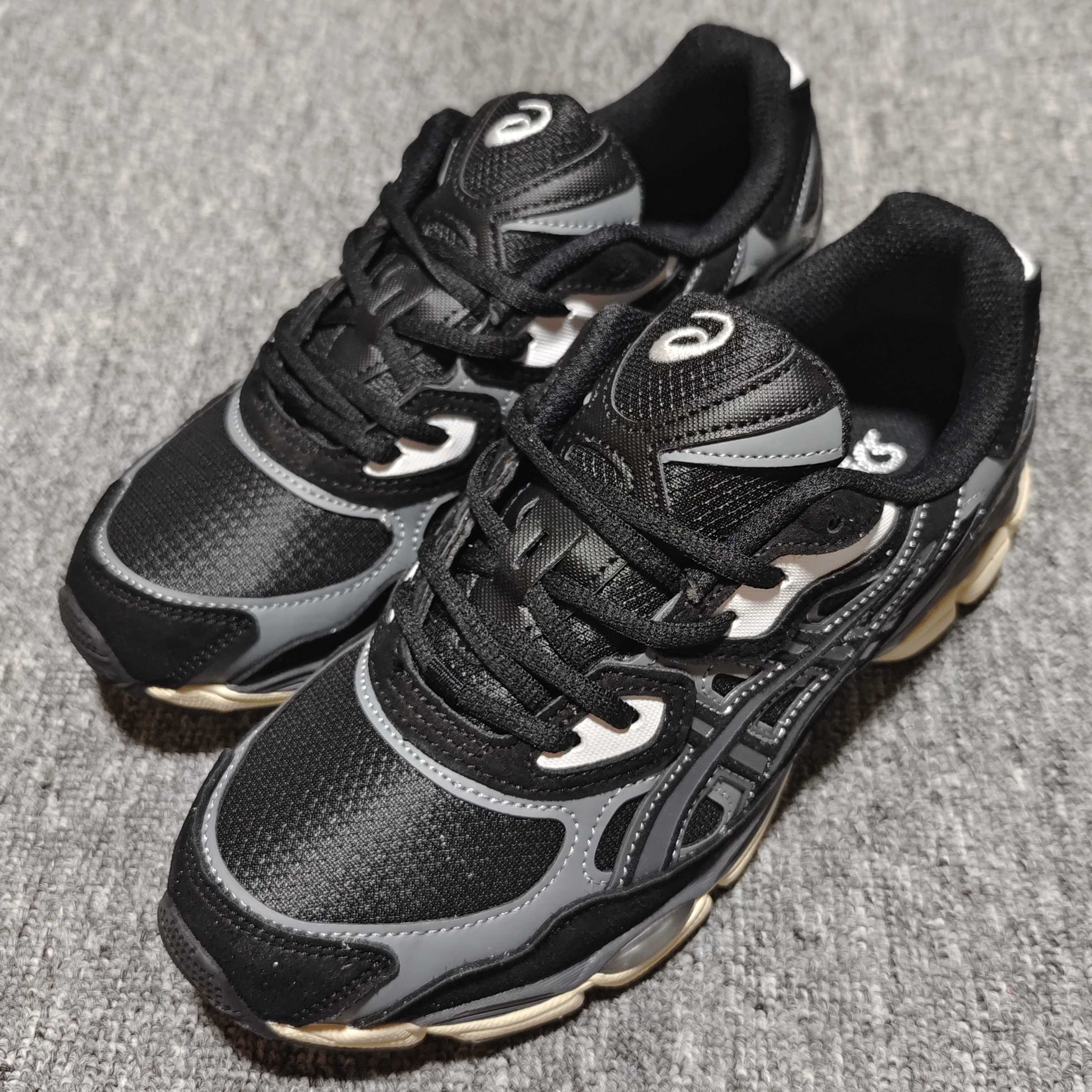   Asics 亚瑟士 GEL-NYC 低帮运动休闲跑步鞋 1203A739-001 外贸平台专供 大厂