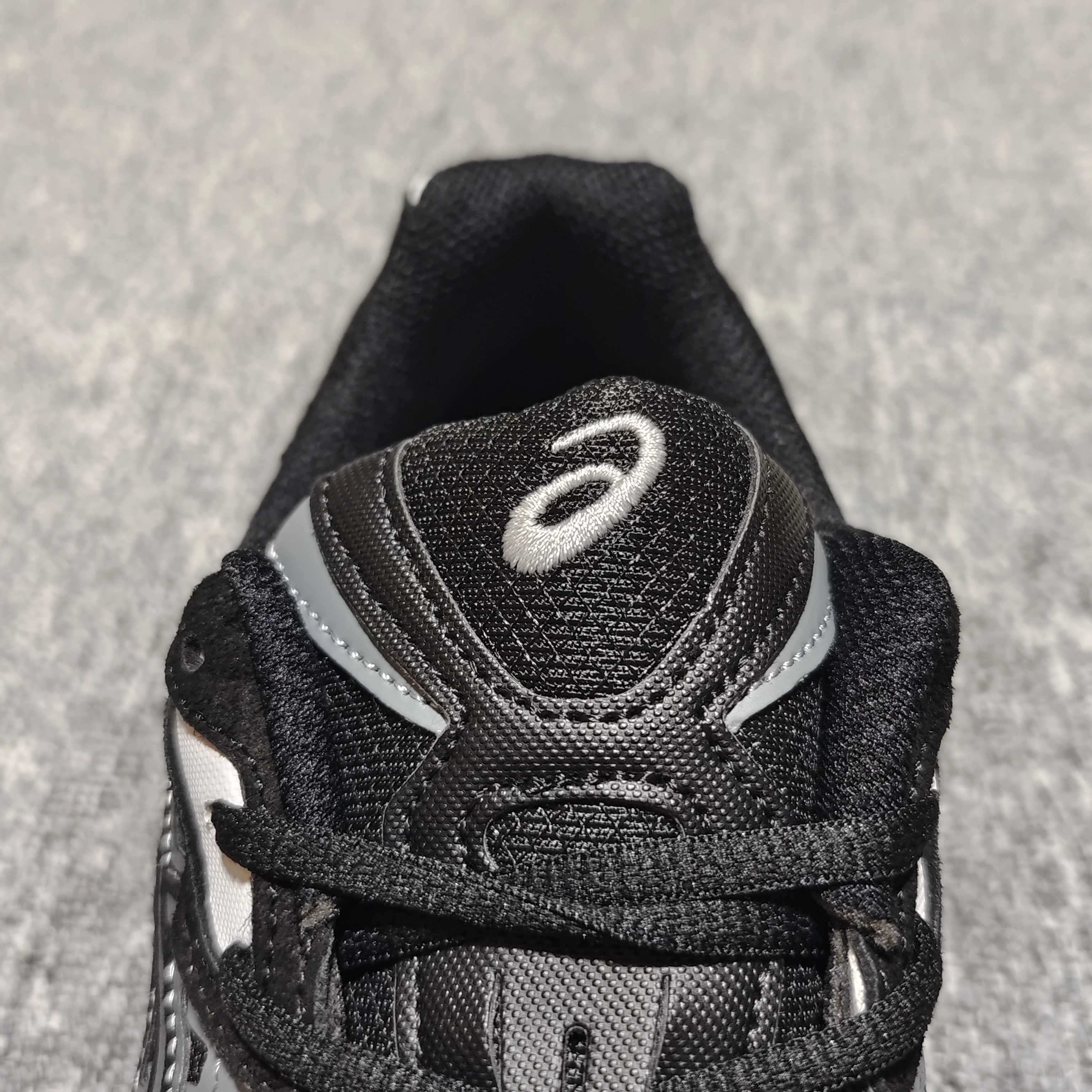   Asics 亚瑟士 GEL-NYC 低帮运动休闲跑步鞋 1203A739-001 外贸平台专供 大厂