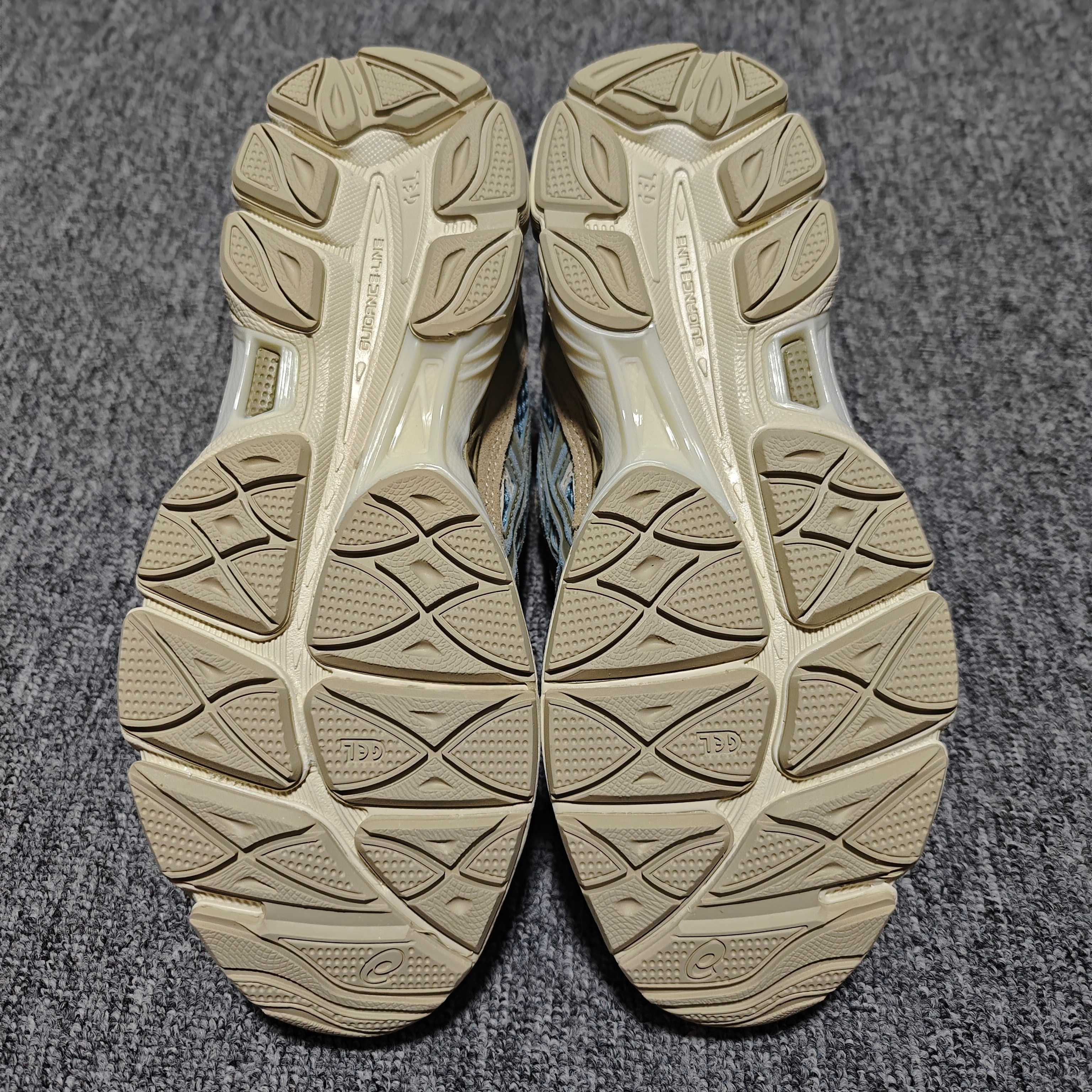   Asics 亚瑟士 GEL-NYC 低帮运动休闲跑步鞋 1203A372-401 外贸平台专供 大厂