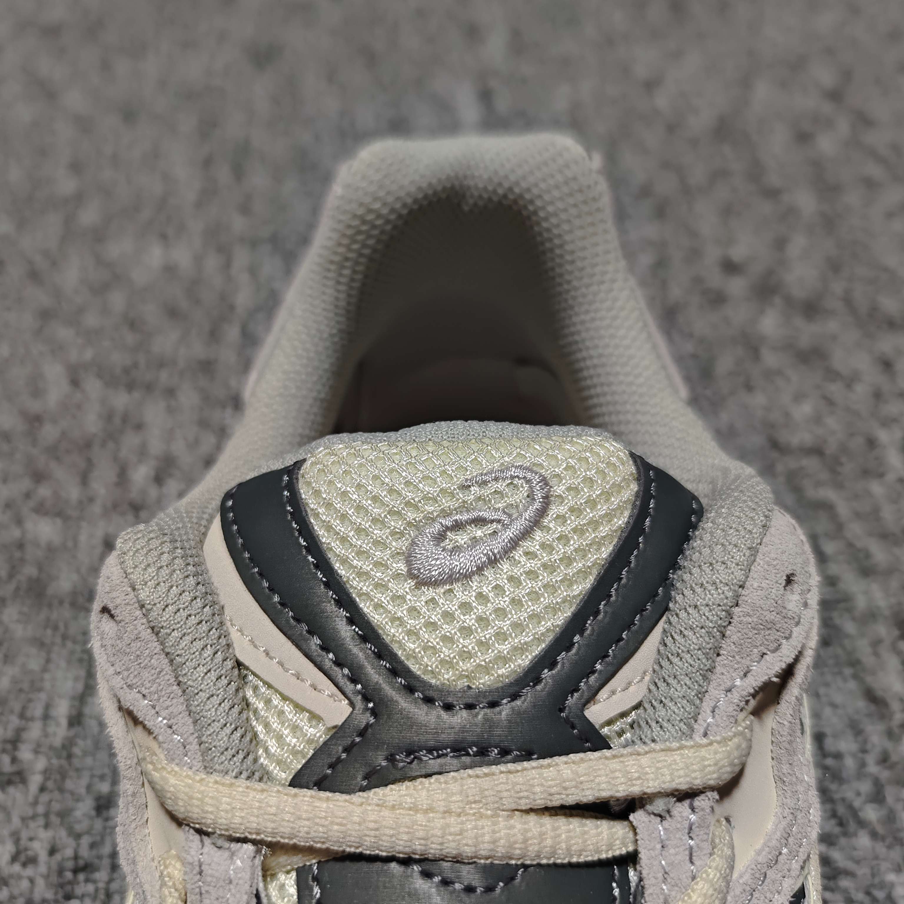   Asics 亚瑟士 GEL-NYC 低帮运动休闲跑步鞋 1201A789-103 外贸平台专供 大厂