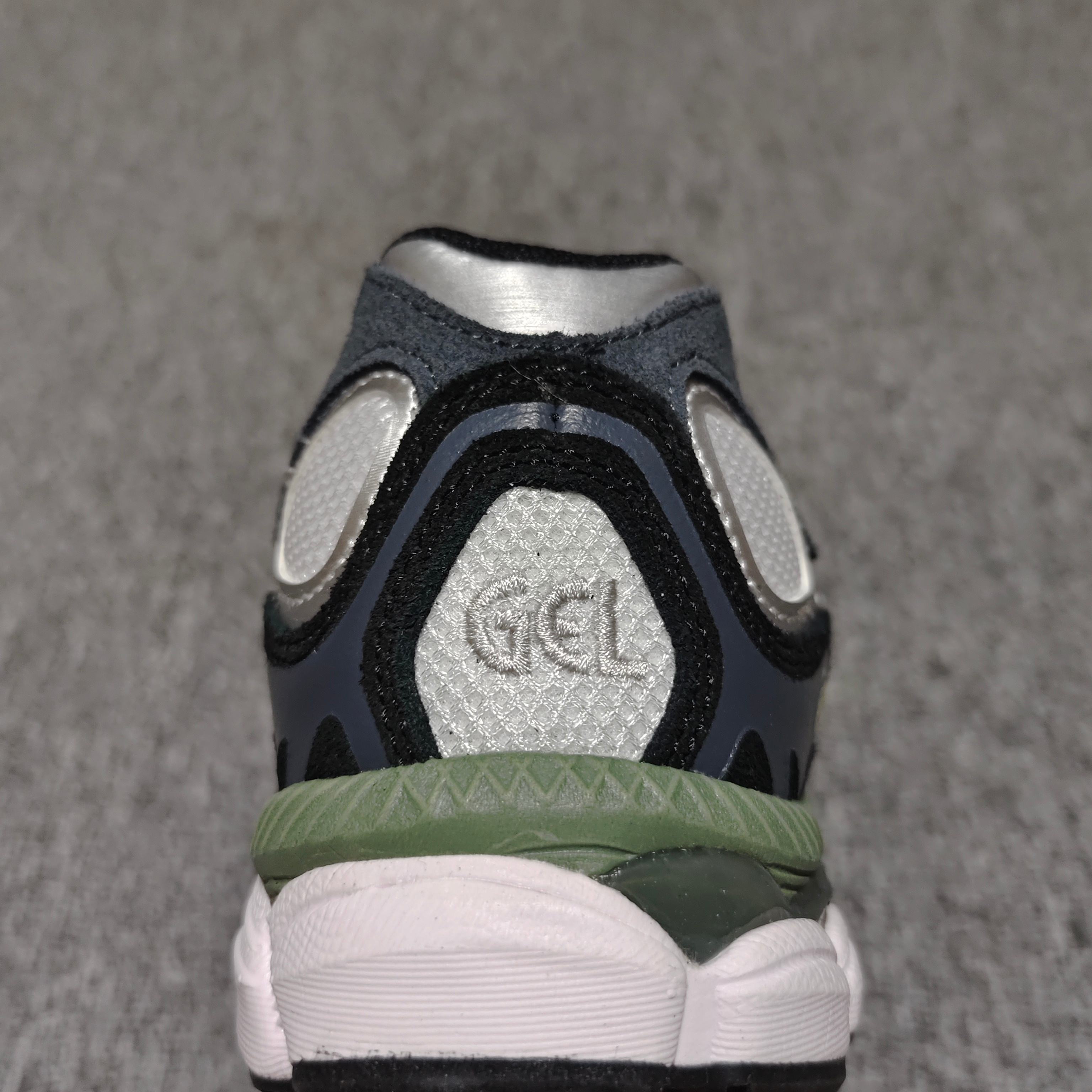   Asics 亚瑟士 GEL-NYC 低帮运动休闲跑步鞋 1201A789-101 外贸平台专供 大厂