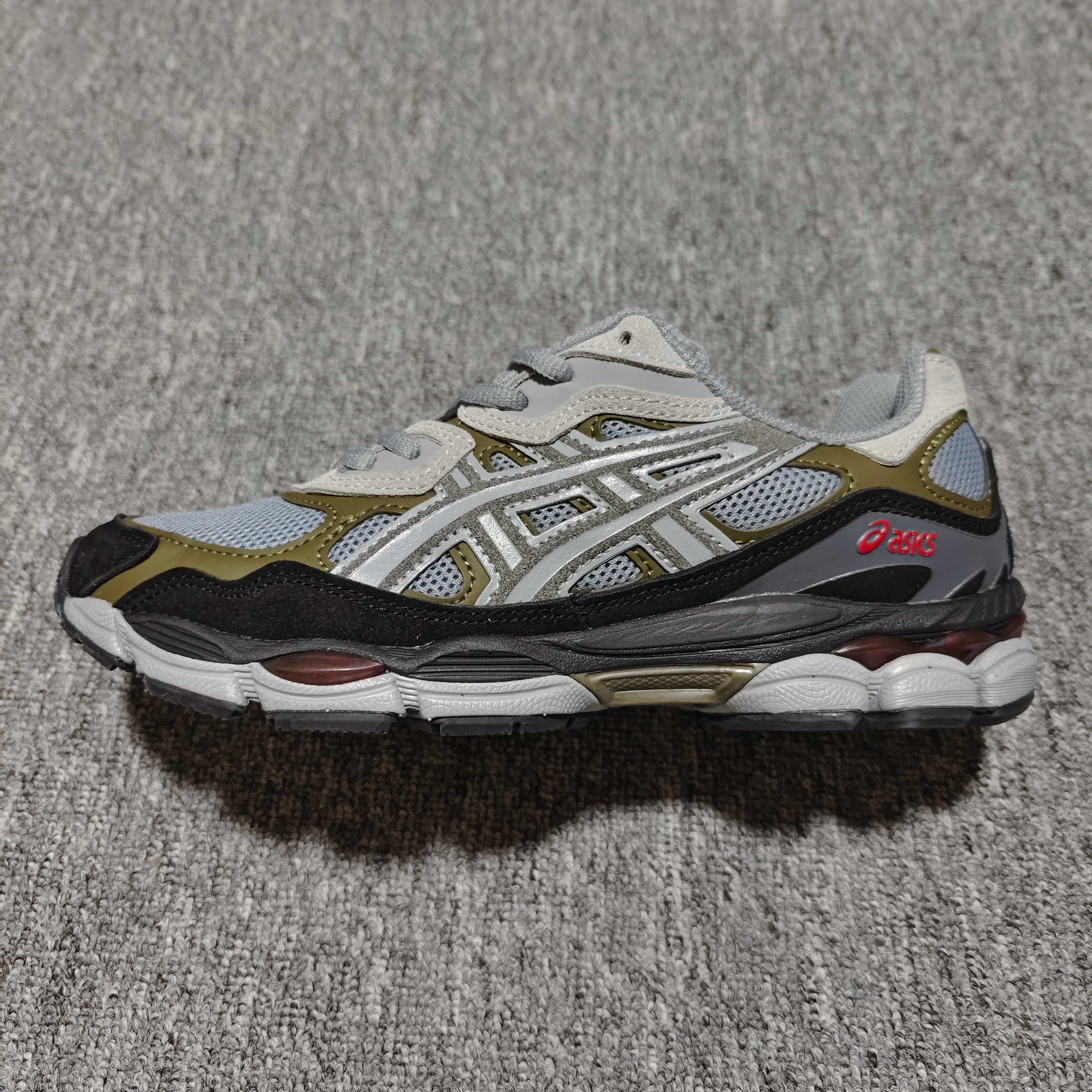  Asics 亚瑟士 GEL-NYC 低帮运动休闲跑步鞋 1203A383-024 外贸平台专供 大厂