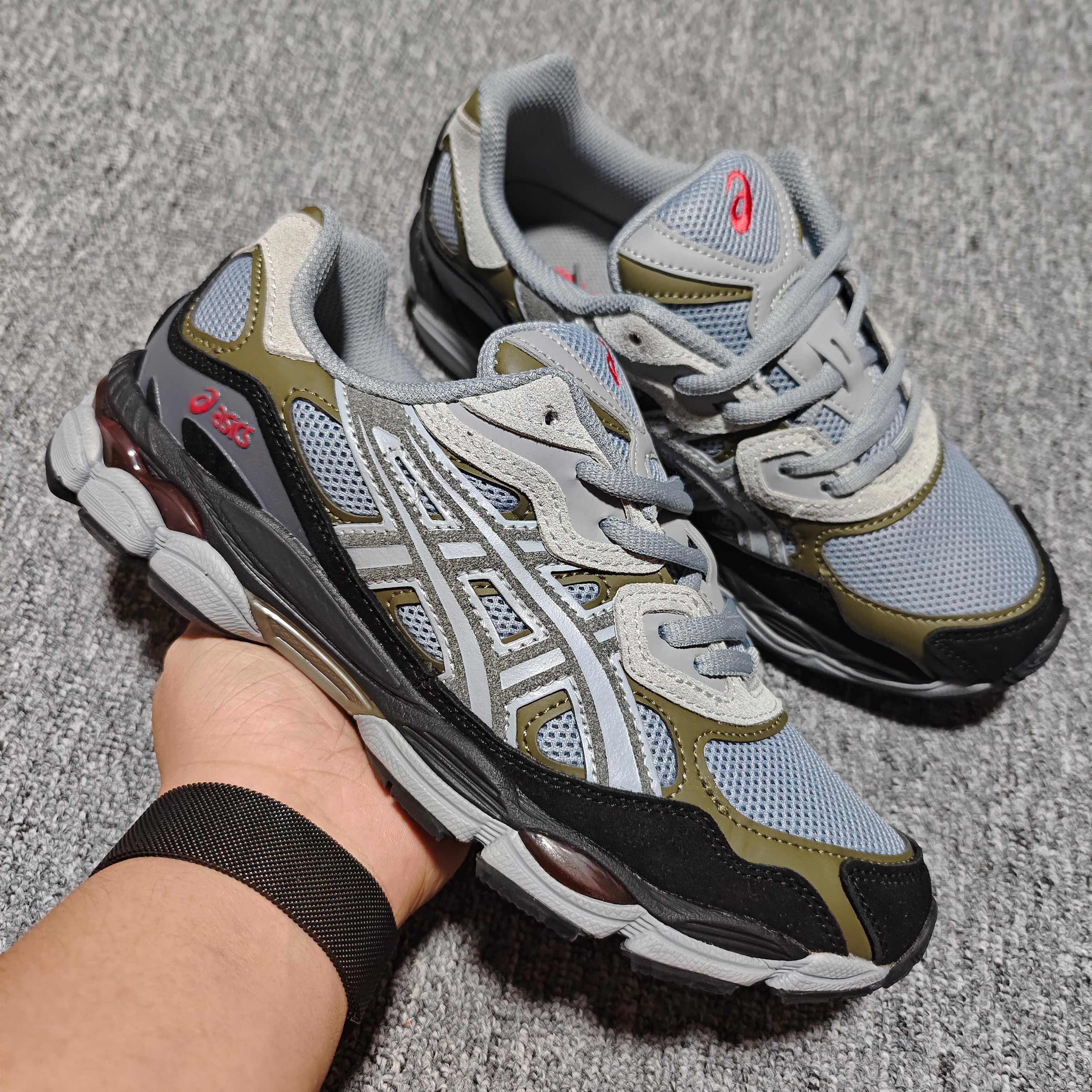   Asics 亚瑟士 GEL-NYC 低帮运动休闲跑步鞋 1203A383-024 外贸平台专供 大厂