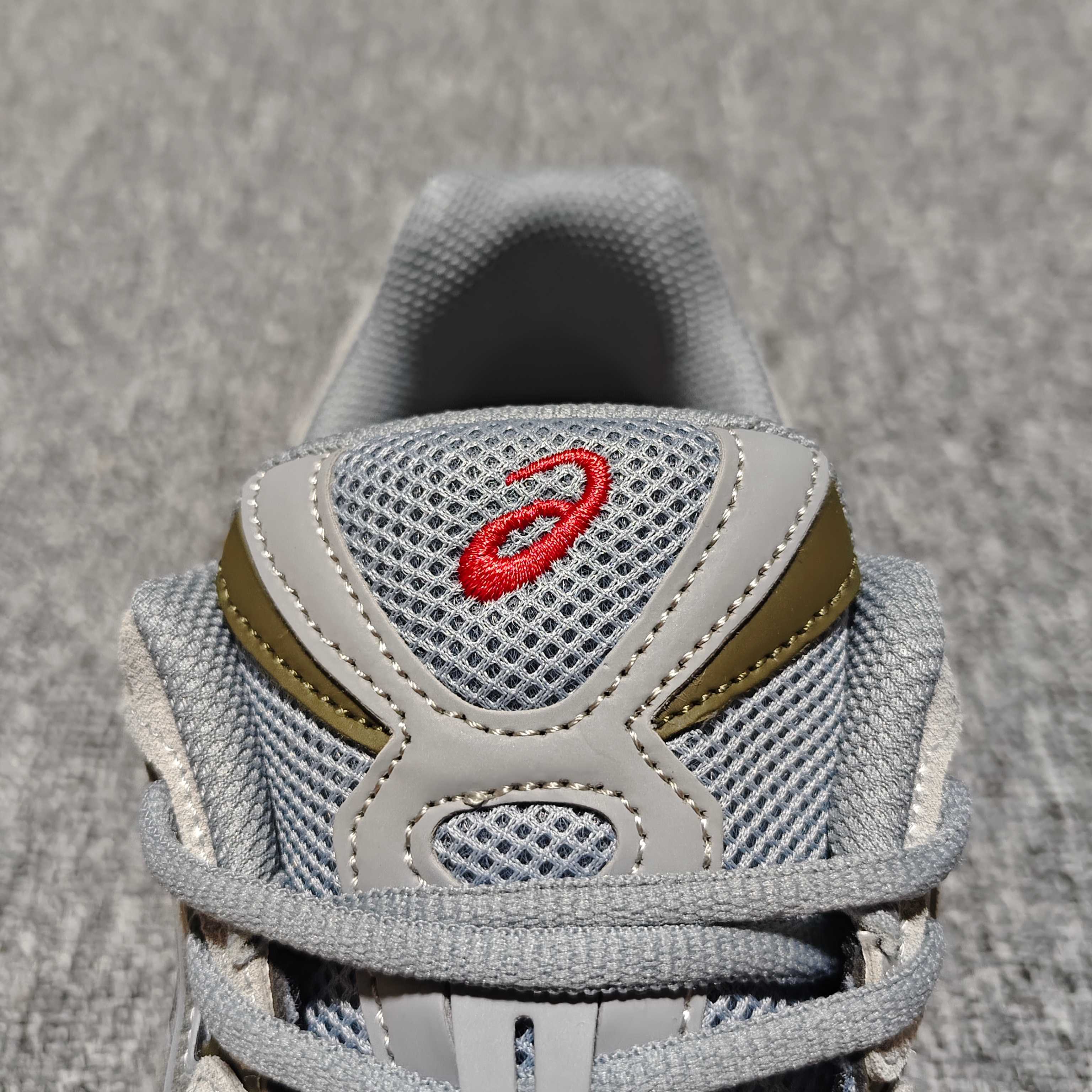   Asics 亚瑟士 GEL-NYC 低帮运动休闲跑步鞋 1203A383-024 外贸平台专供 大厂