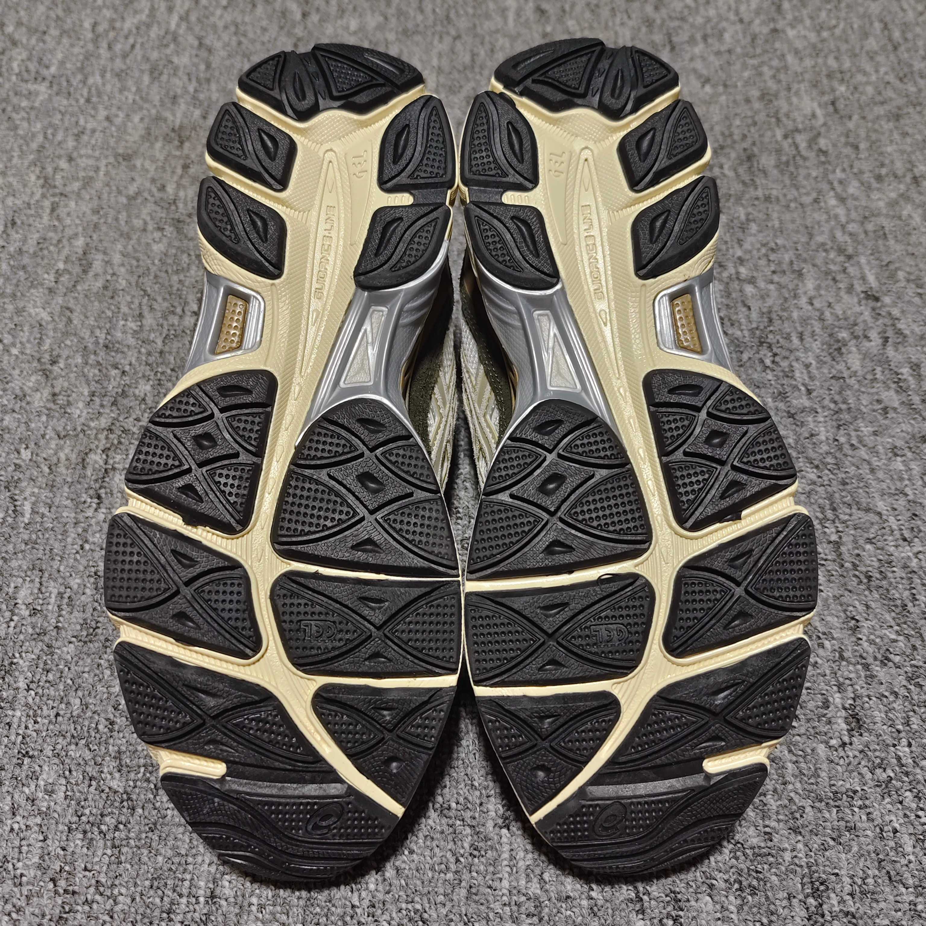   Asics 亚瑟士 GEL-NYC 低帮运动休闲跑步鞋 1203A383-103 外贸平台专供 大厂