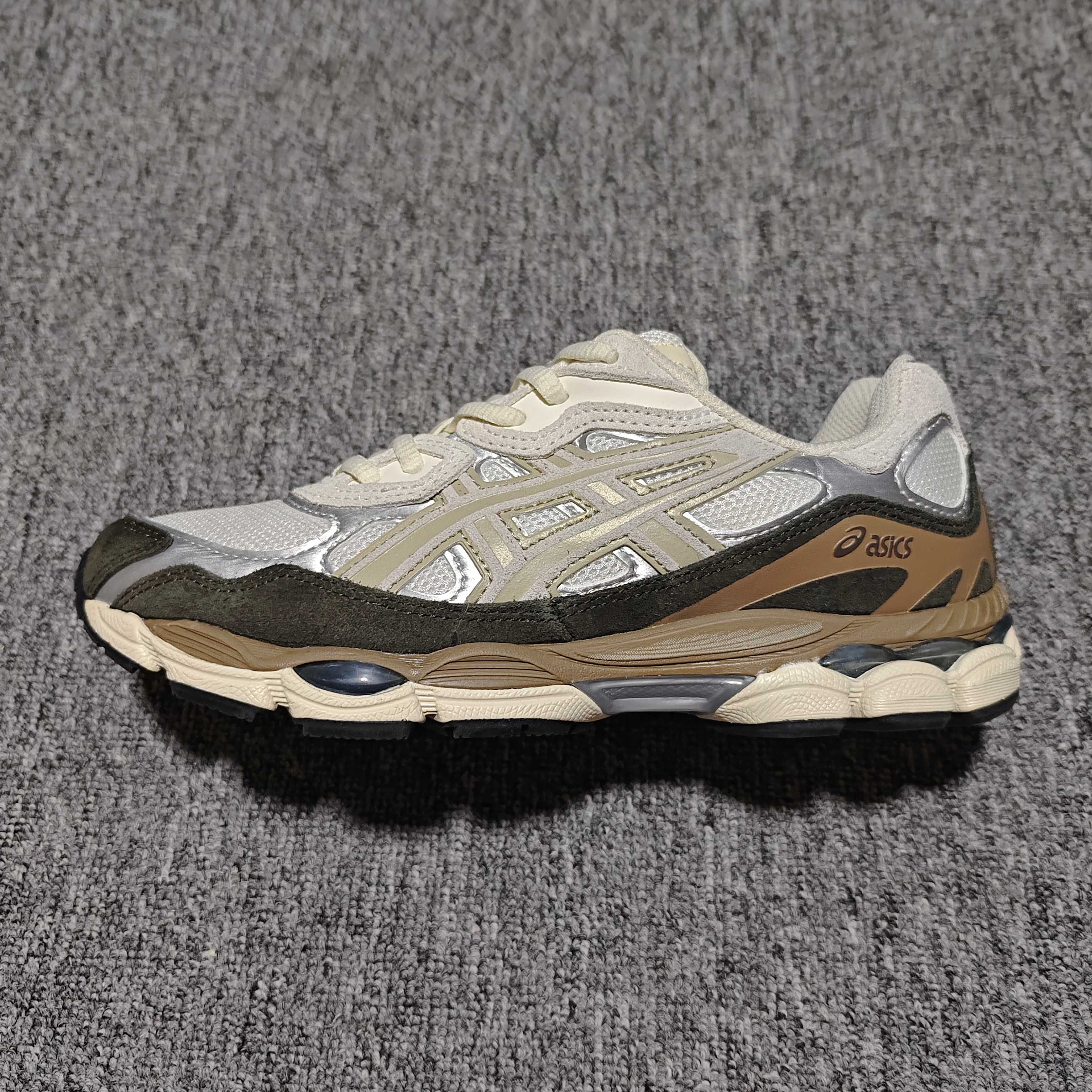   Asics 亚瑟士 GEL-NYC 低帮运动休闲跑步鞋 1203A383-103 外贸平台专供 大厂