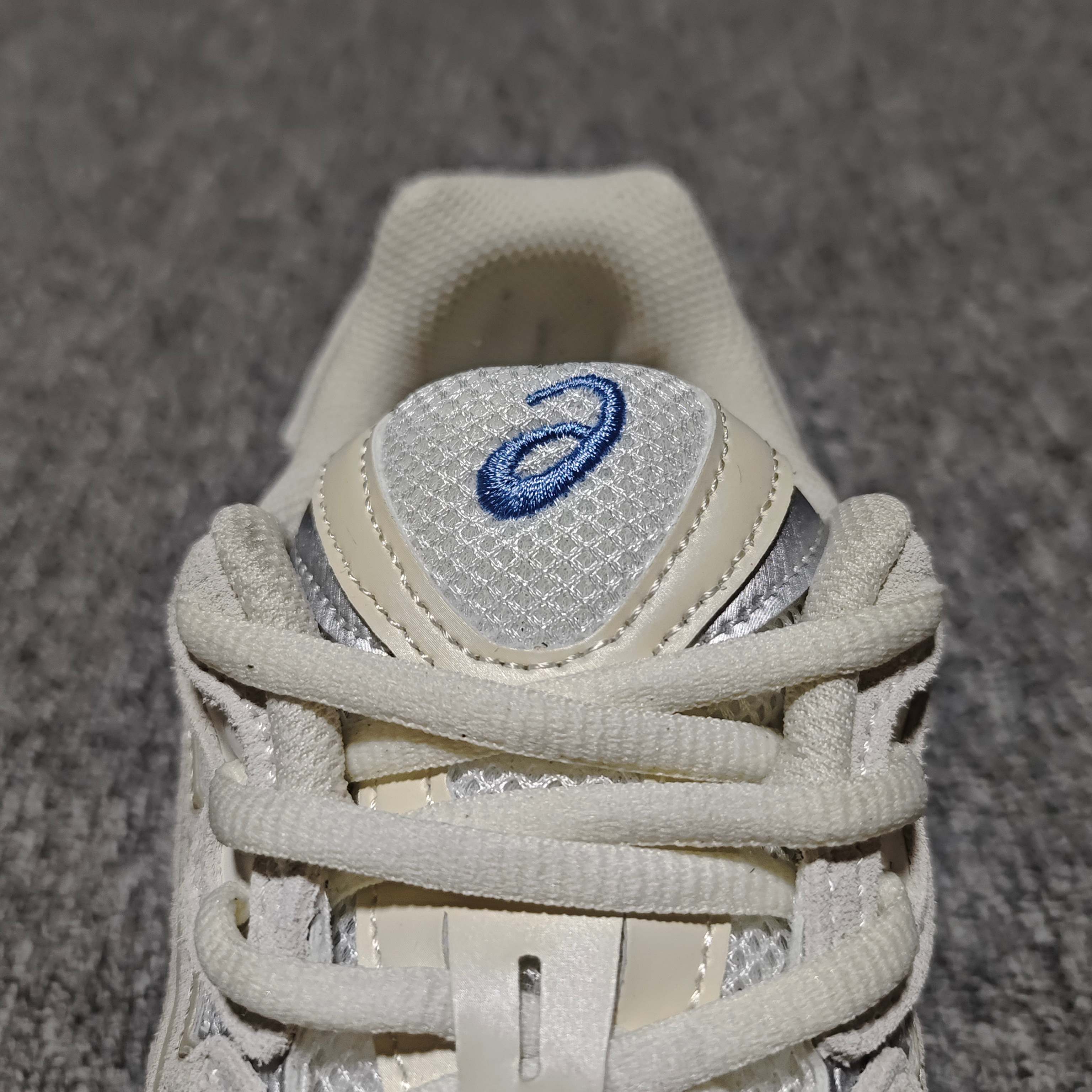   Asics 亚瑟士 GEL-NYC 低帮运动休闲跑步鞋 1203A383-103 外贸平台专供 大厂