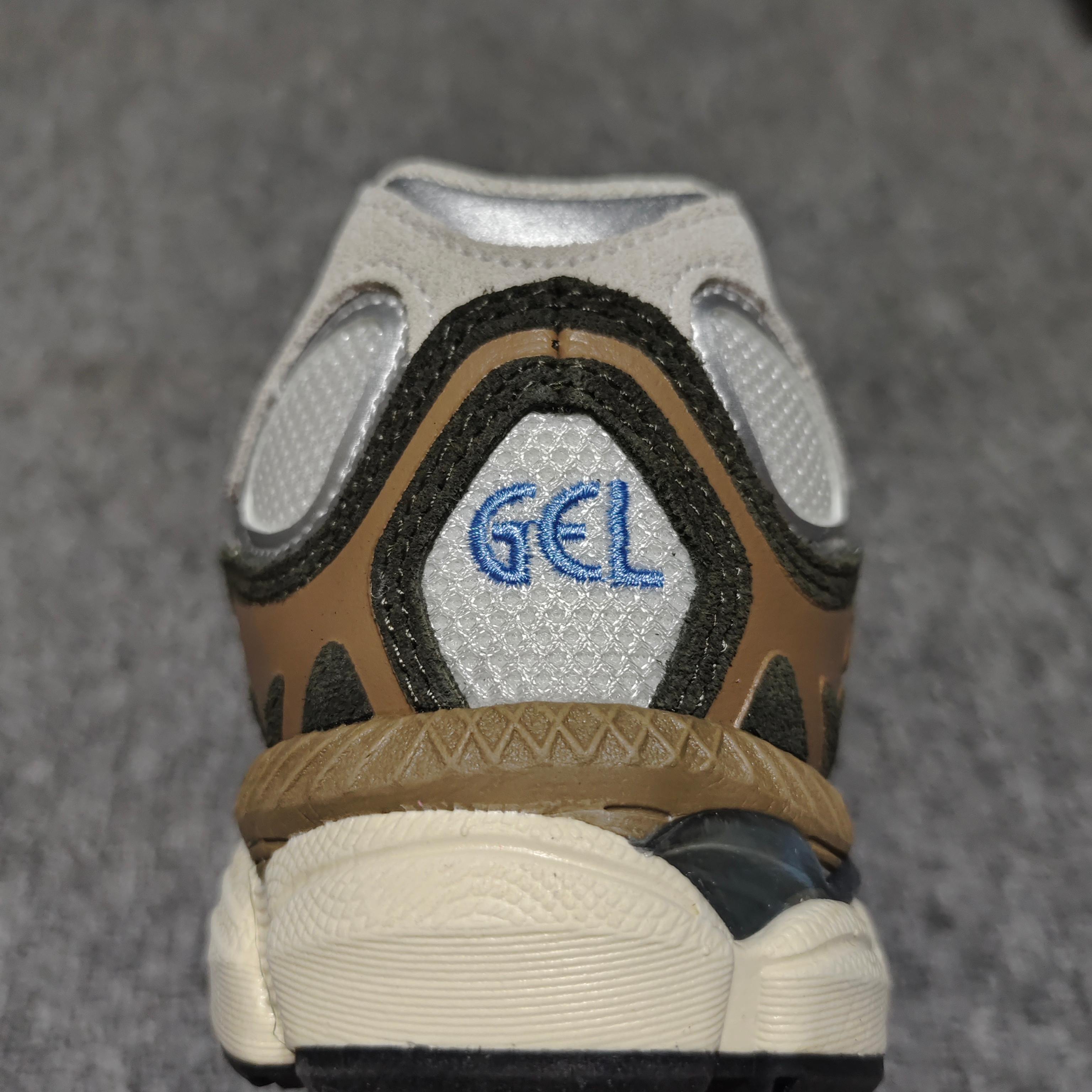   Asics 亚瑟士 GEL-NYC 低帮运动休闲跑步鞋 1203A383-103 外贸平台专供 大厂
