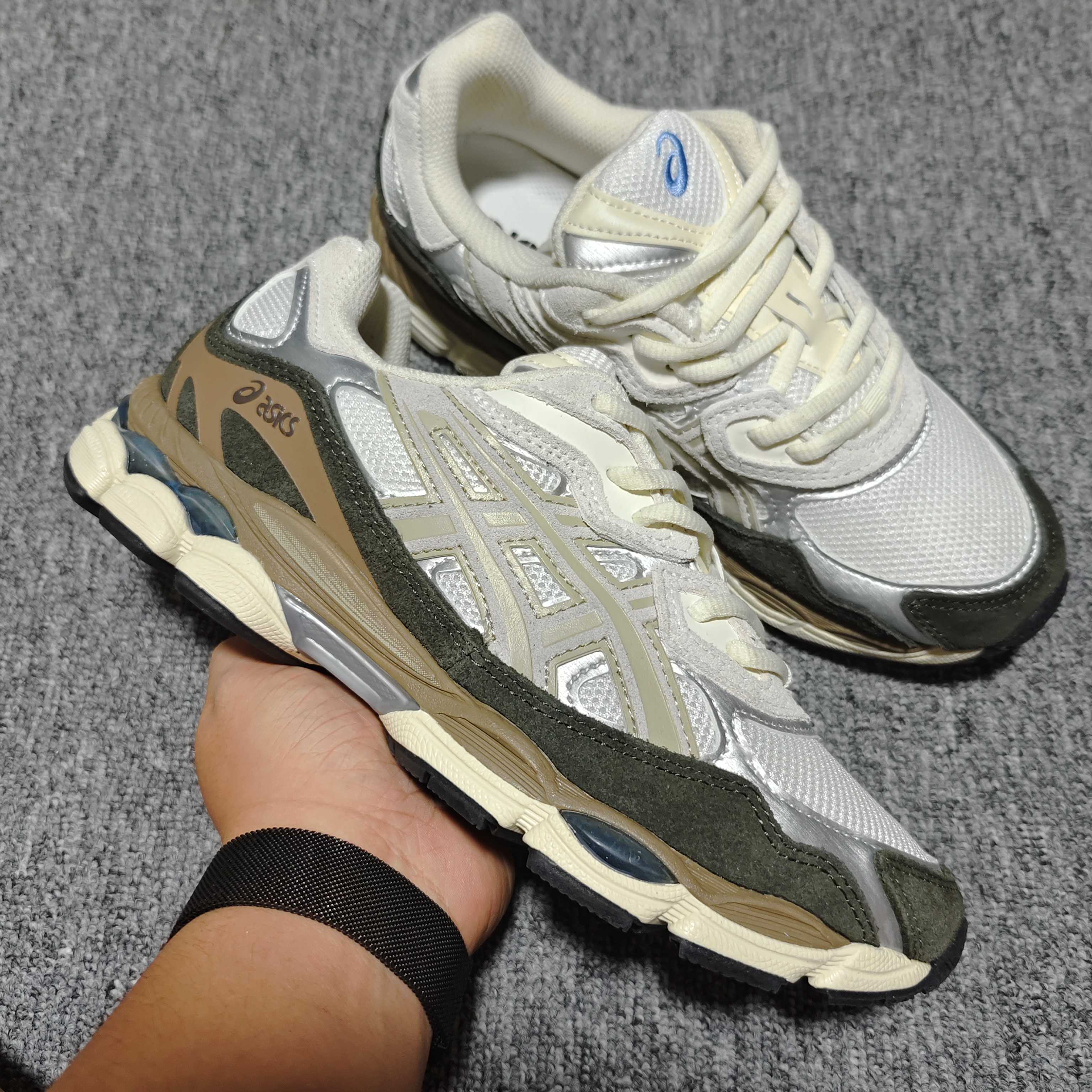   Asics 亚瑟士 GEL-NYC 低帮运动休闲跑步鞋 1203A383-103 外贸平台专供 大厂