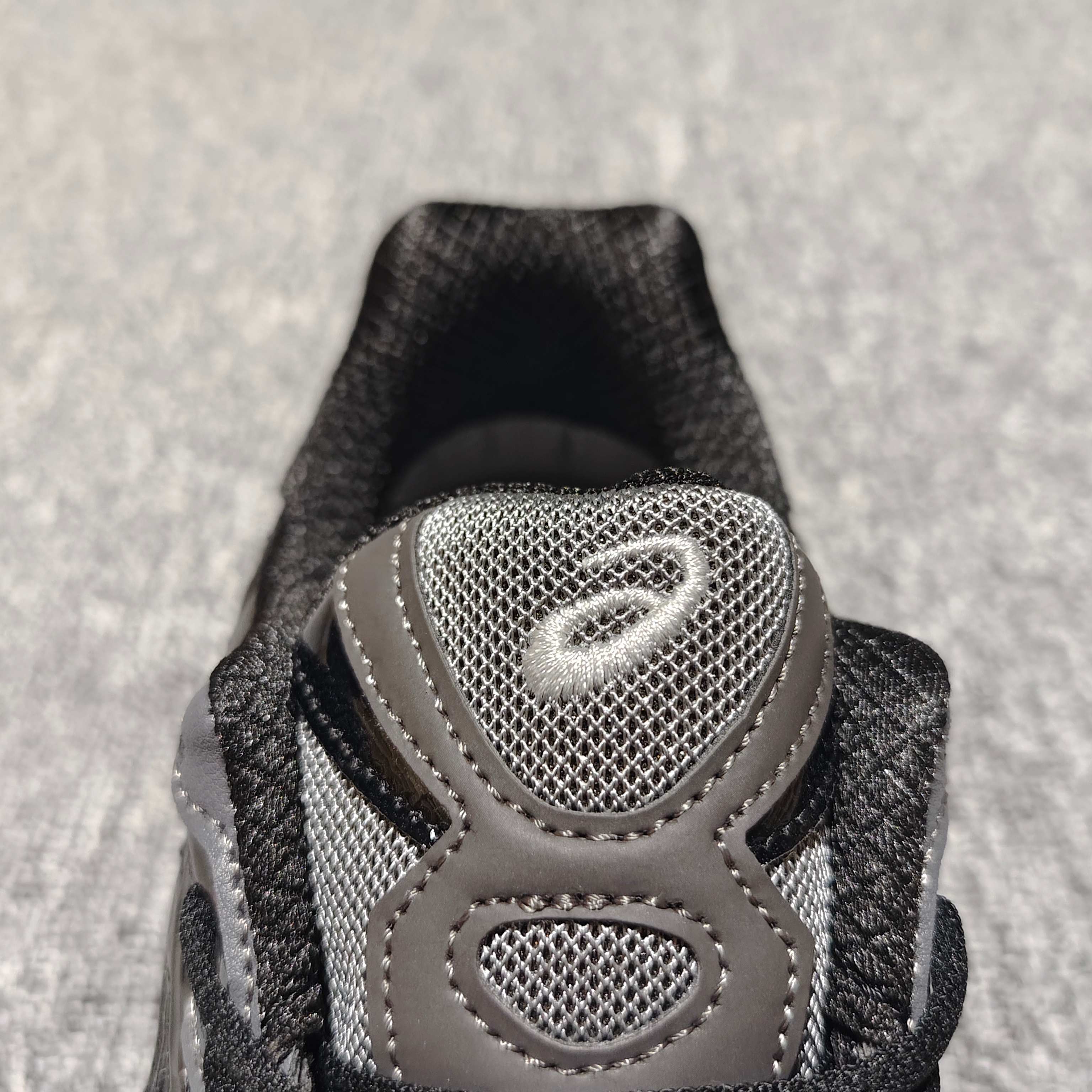   Asics 亚瑟士 GEL-NYC 低帮运动休闲跑步鞋 1203A571-001 外贸平台专供 大厂