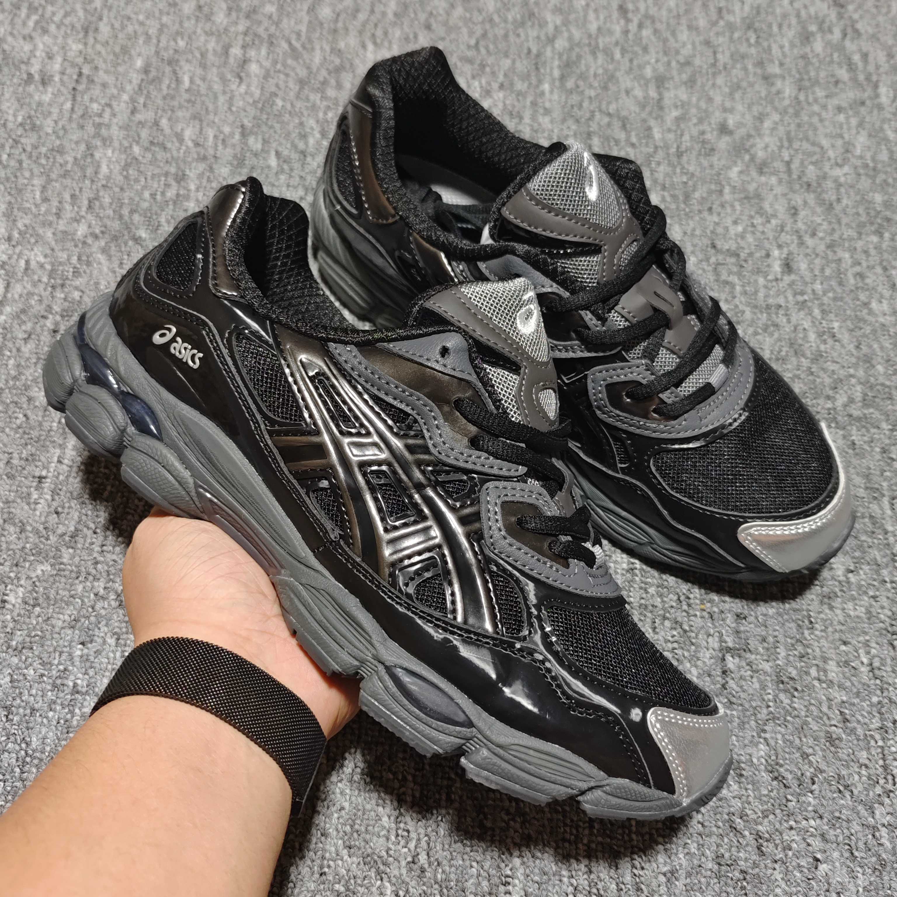   Asics 亚瑟士 GEL-NYC 低帮运动休闲跑步鞋 1203A571-001 外贸平台专供 大厂