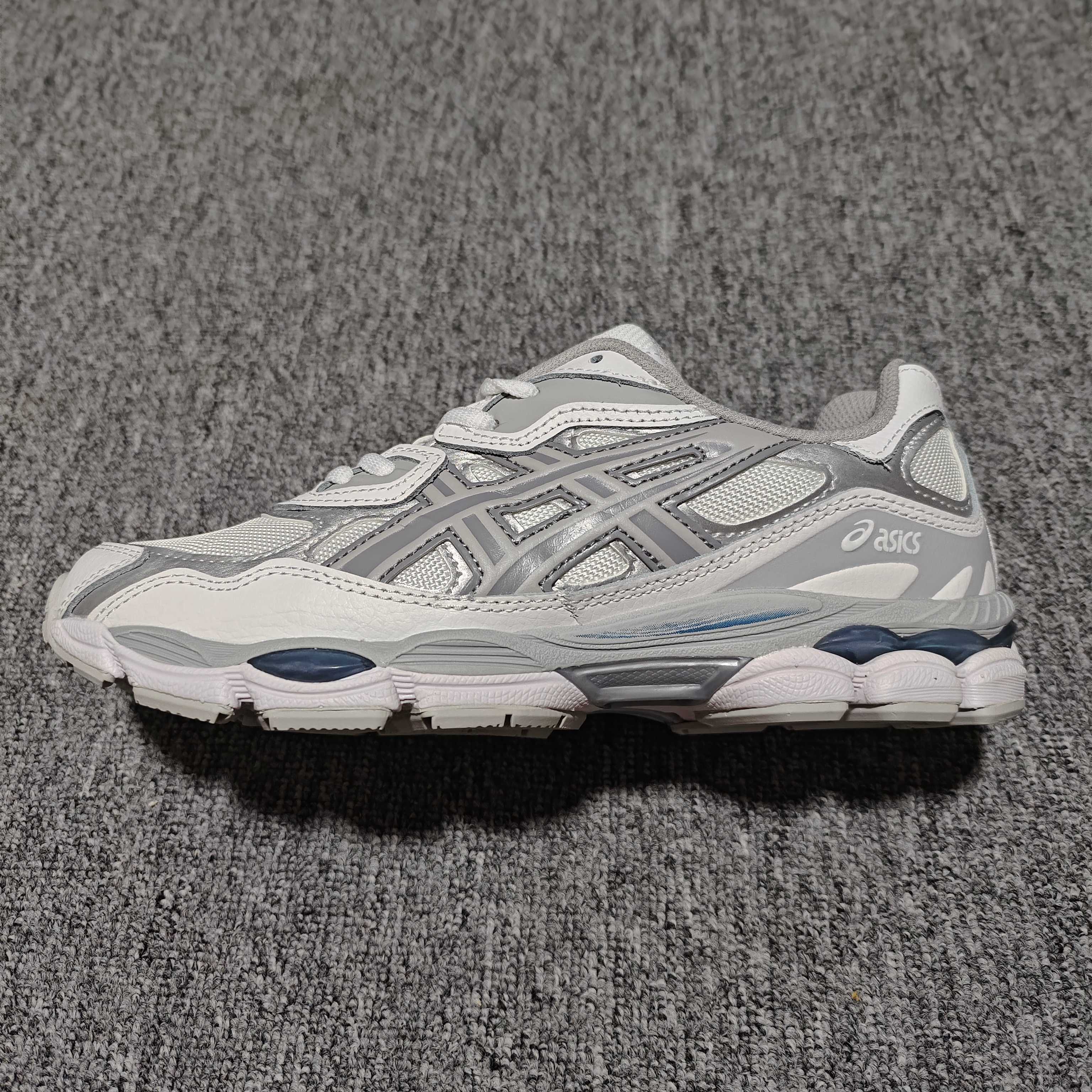   Asics 亚瑟士 GEL-NYC 低帮运动休闲跑步鞋 1203A280-100 外贸平台专供 大厂