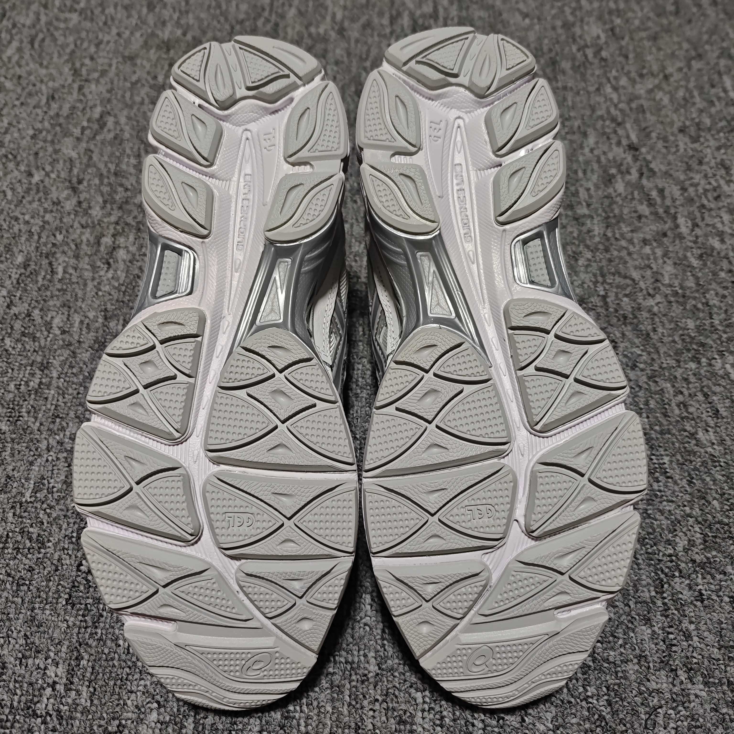  Asics 亚瑟士 GEL-NYC 低帮运动休闲跑步鞋 1203A280-100 外贸平台专供 大厂