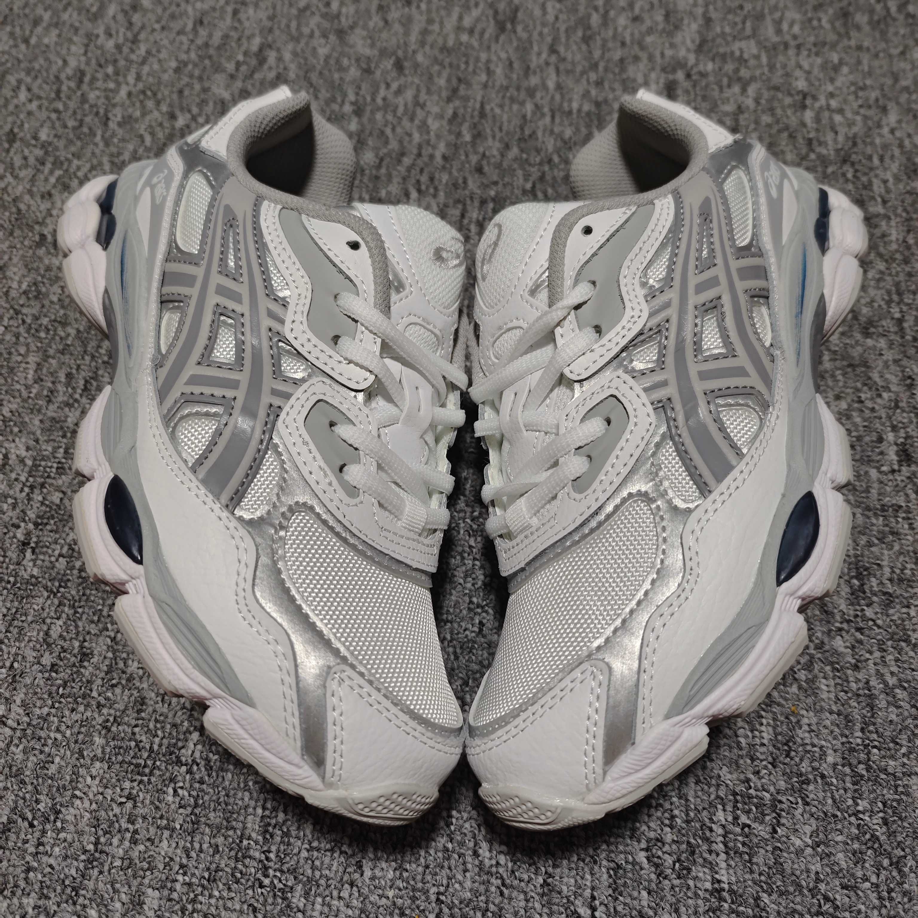   Asics 亚瑟士 GEL-NYC 低帮运动休闲跑步鞋 1203A280-100 外贸平台专供 大厂