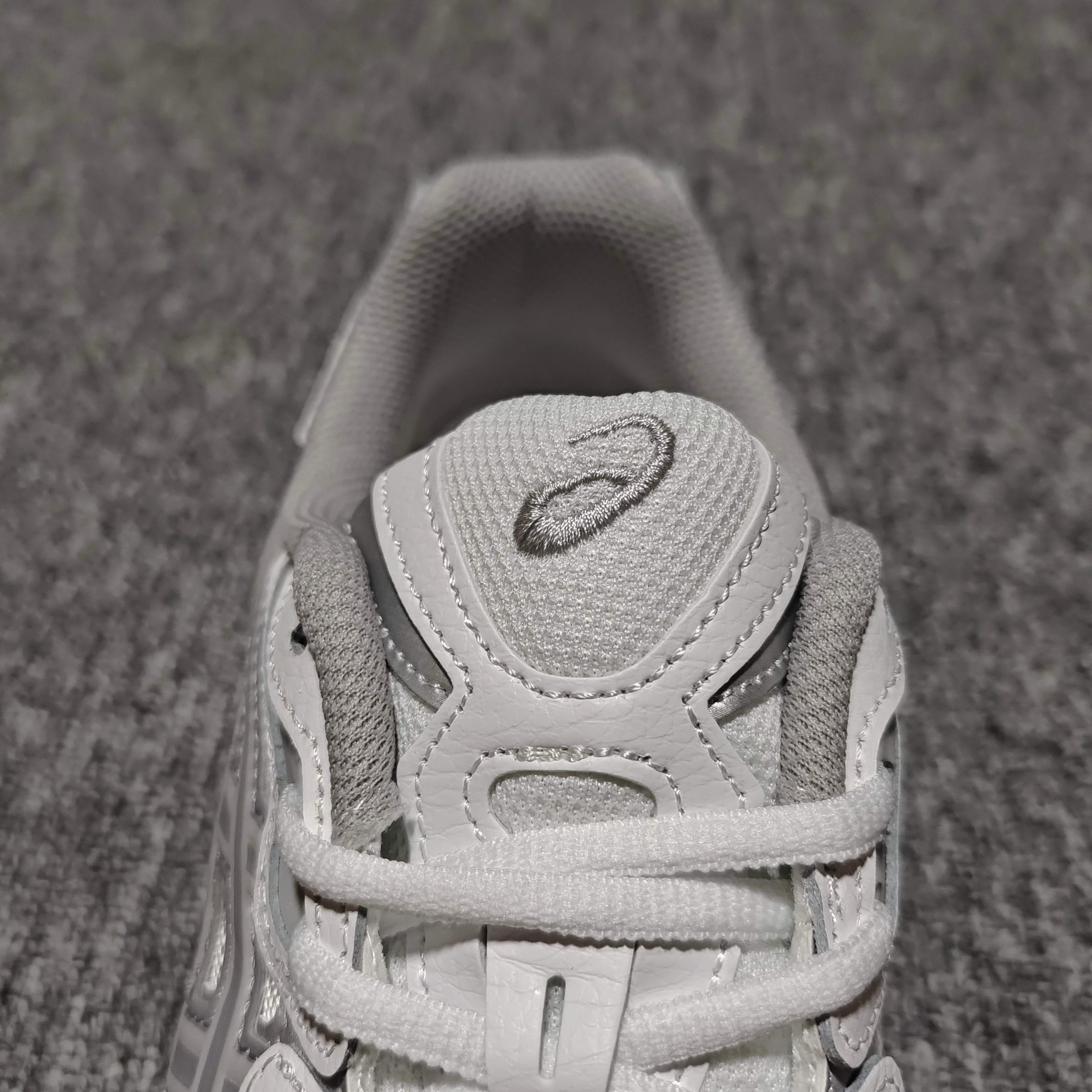  Asics 亚瑟士 GEL-NYC 低帮运动休闲跑步鞋 1203A280-100 外贸平台专供 大厂