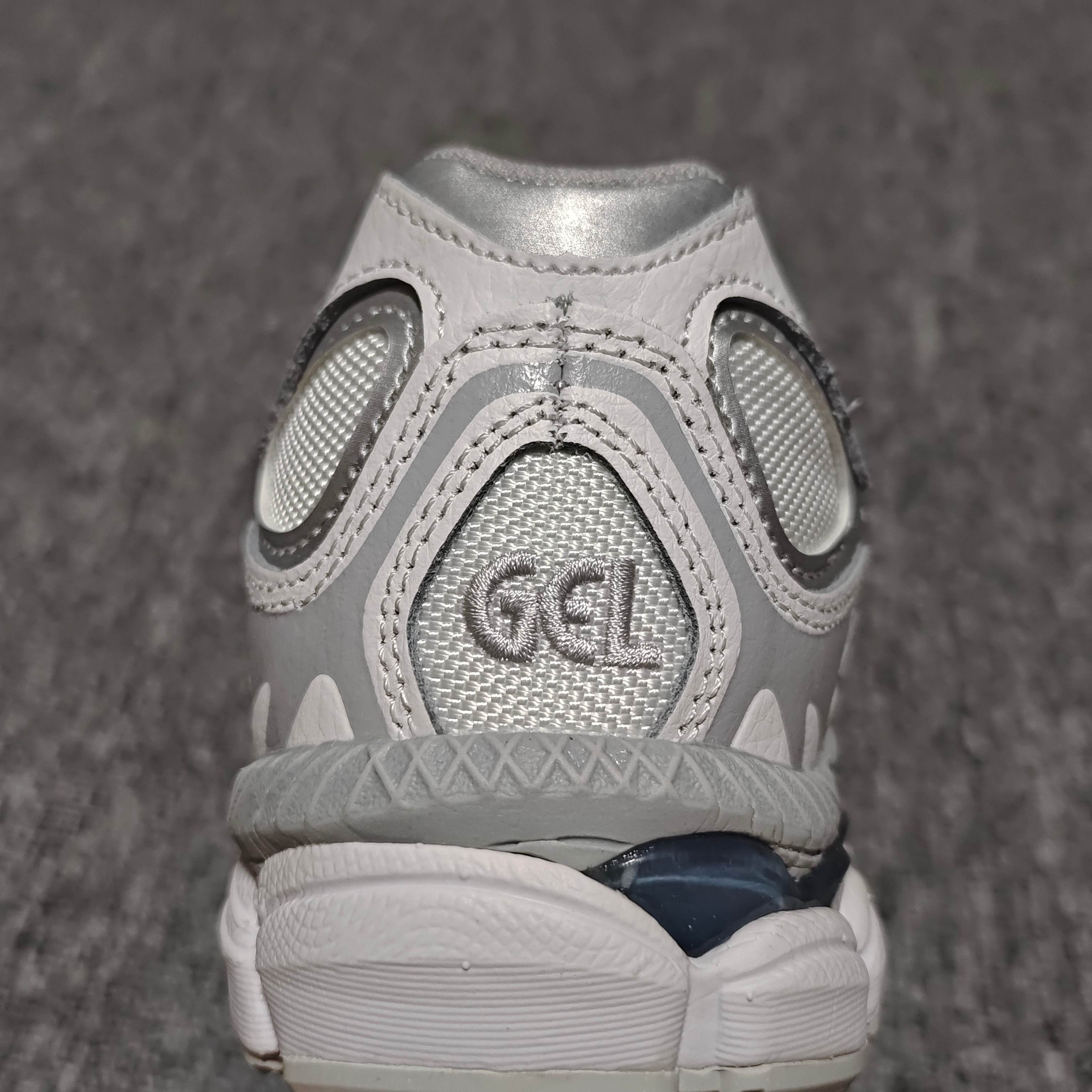   Asics 亚瑟士 GEL-NYC 低帮运动休闲跑步鞋 1203A280-100 外贸平台专供 大厂