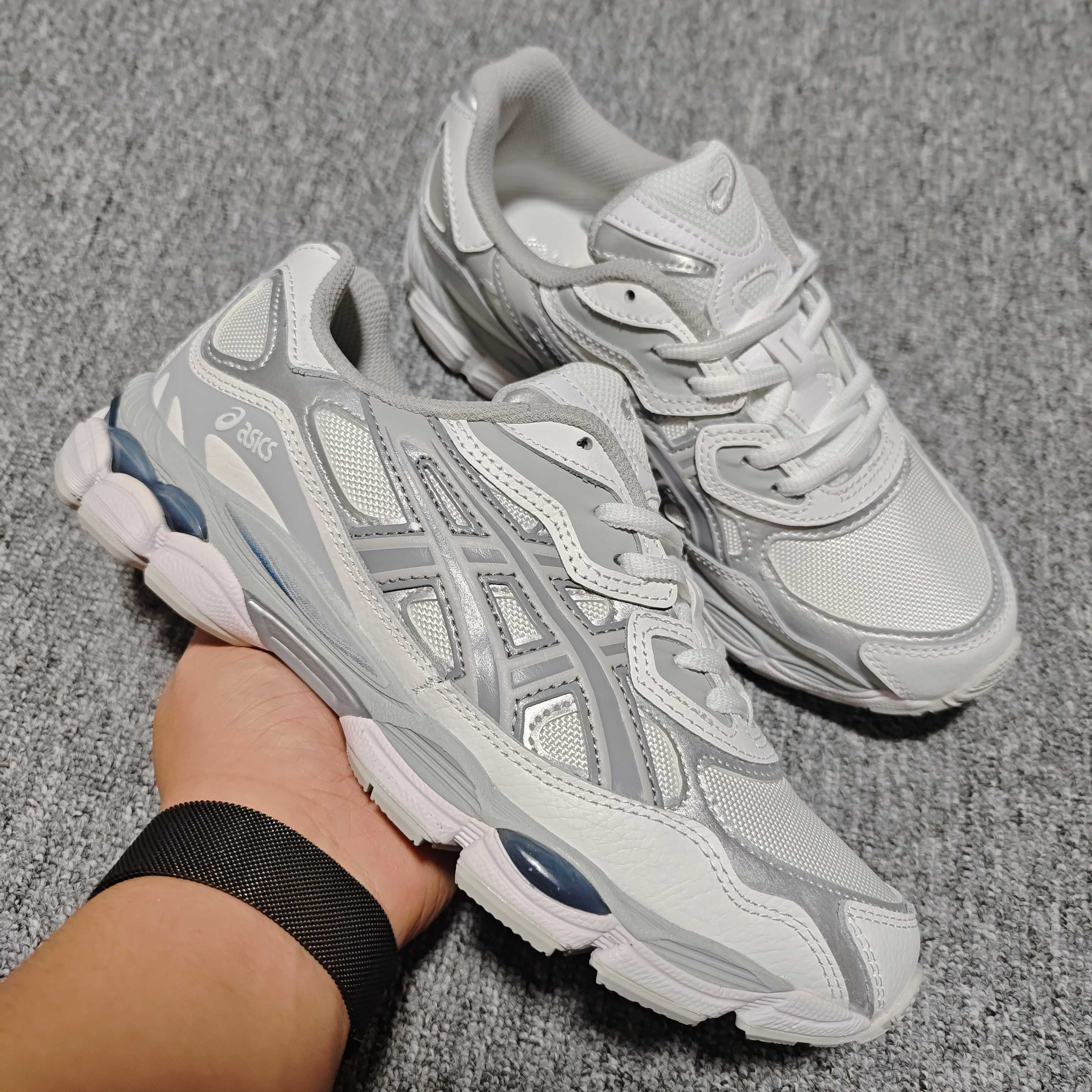   Asics 亚瑟士 GEL-NYC 低帮运动休闲跑步鞋 1203A280-100 外贸平台专供 大厂