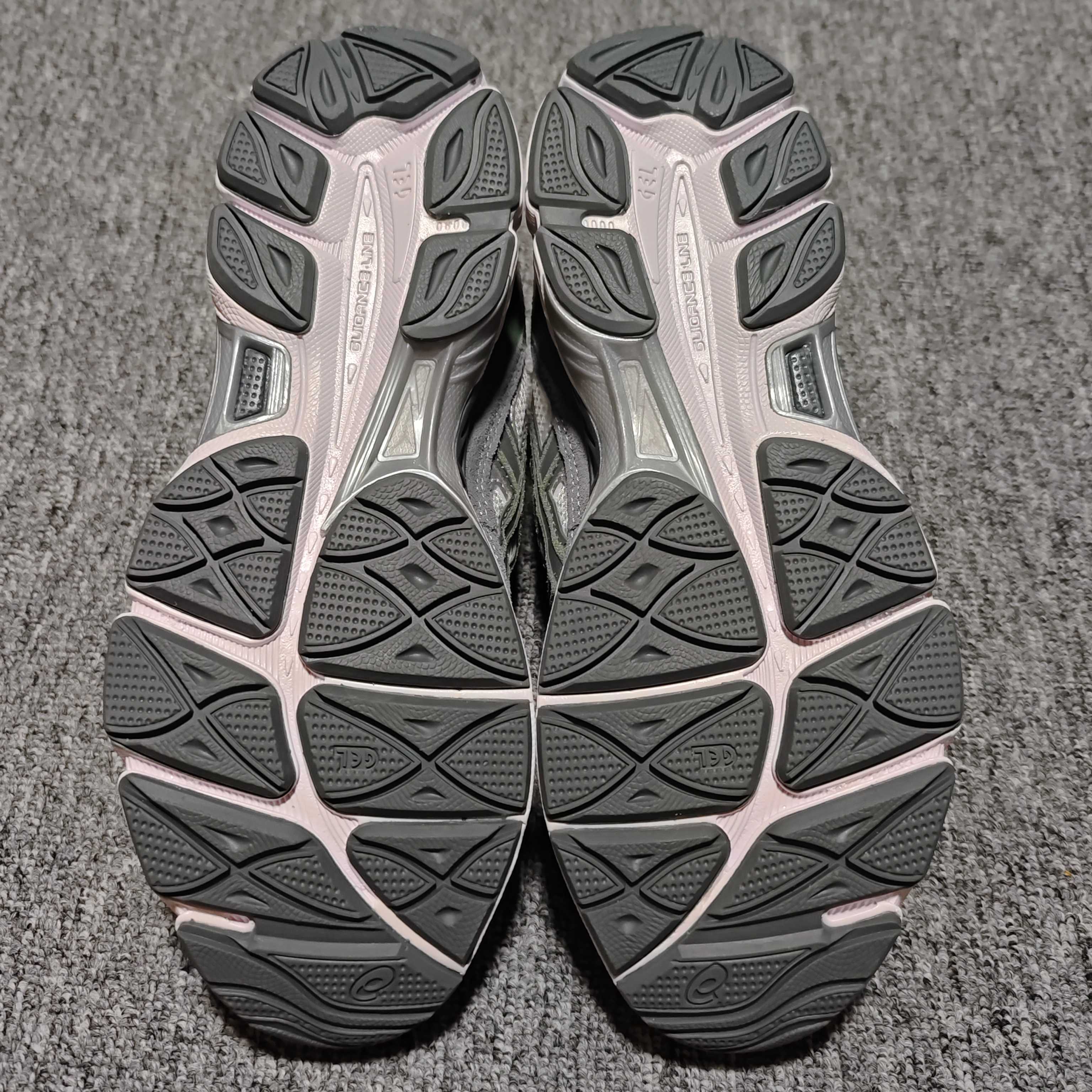   Asics 亚瑟士 GEL-NYC 低帮运动休闲跑步鞋 1203A383-101 外贸平台专供 大厂