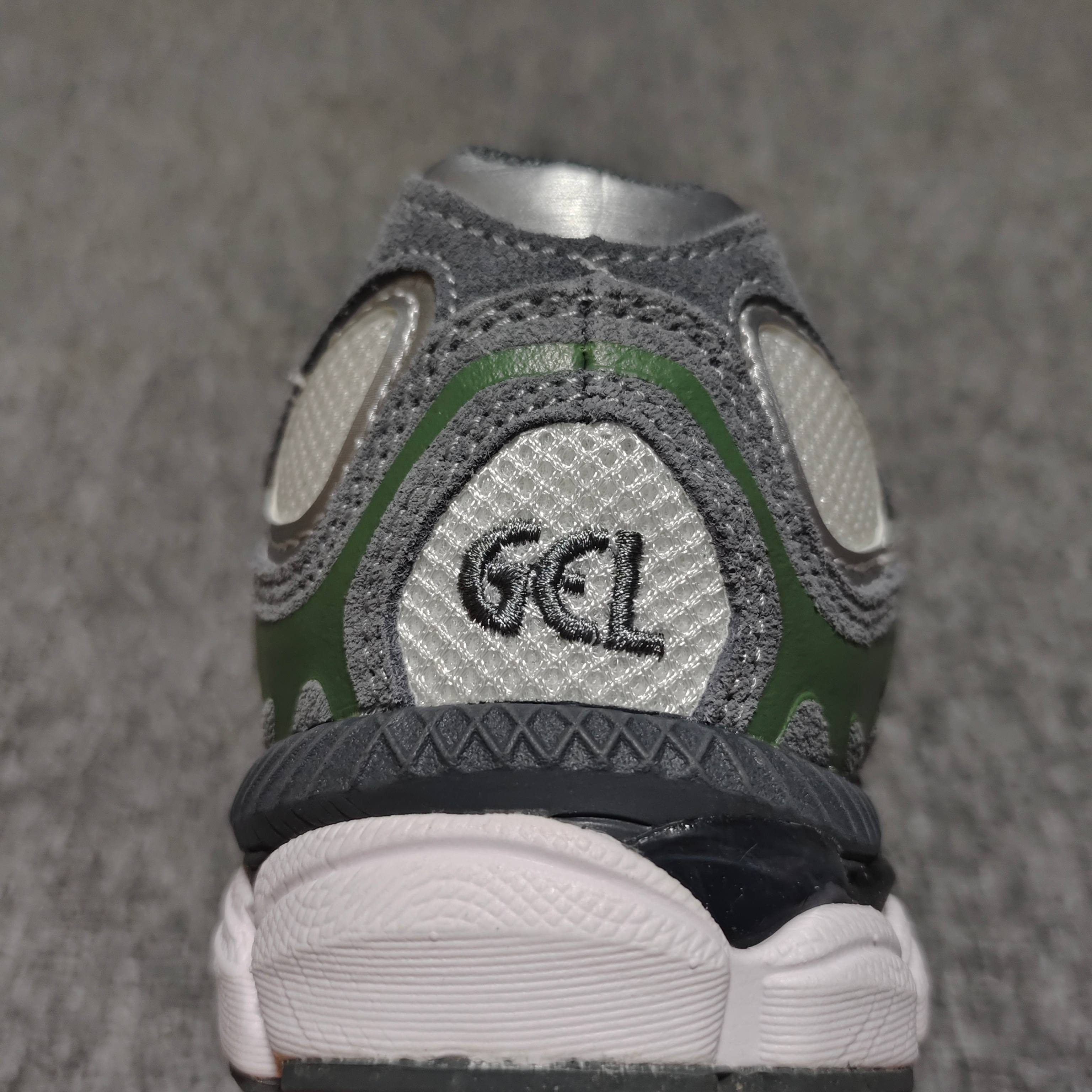   Asics 亚瑟士 GEL-NYC 低帮运动休闲跑步鞋 1203A383-101 外贸平台专供 大厂