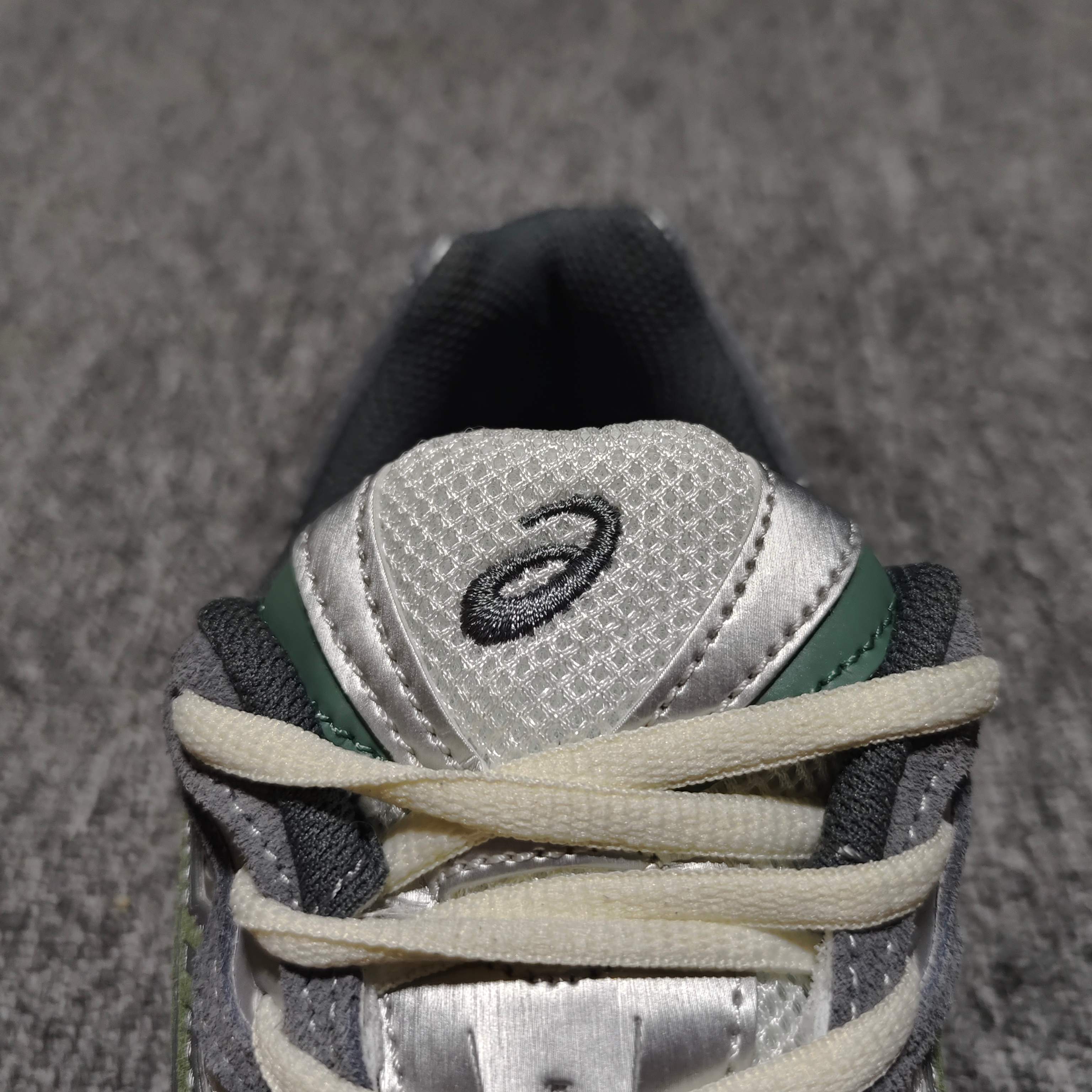   Asics 亚瑟士 GEL-NYC 低帮运动休闲跑步鞋 1203A383-101 外贸平台专供 大厂