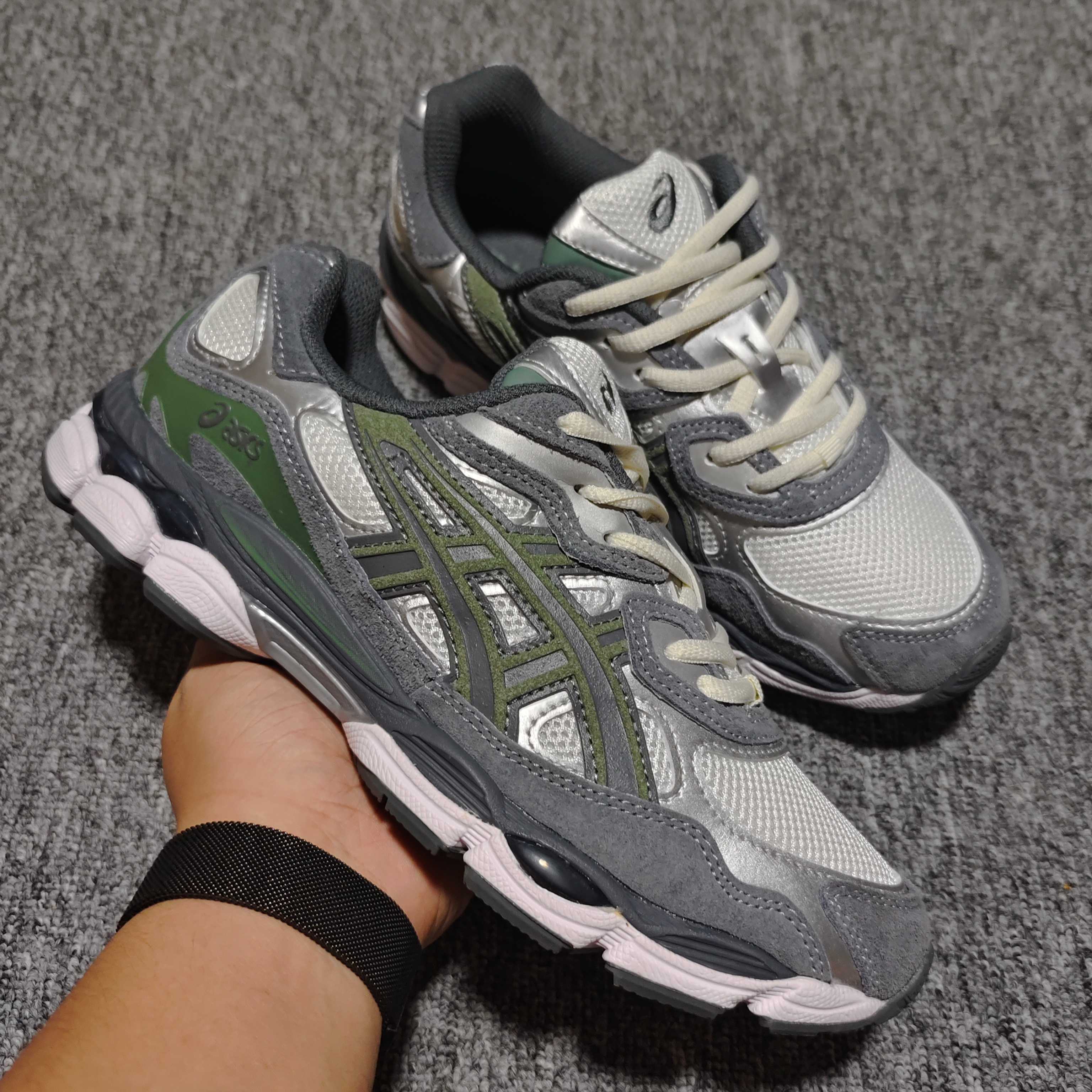   Asics 亚瑟士 GEL-NYC 低帮运动休闲跑步鞋 1203A383-101 外贸平台专供 大厂