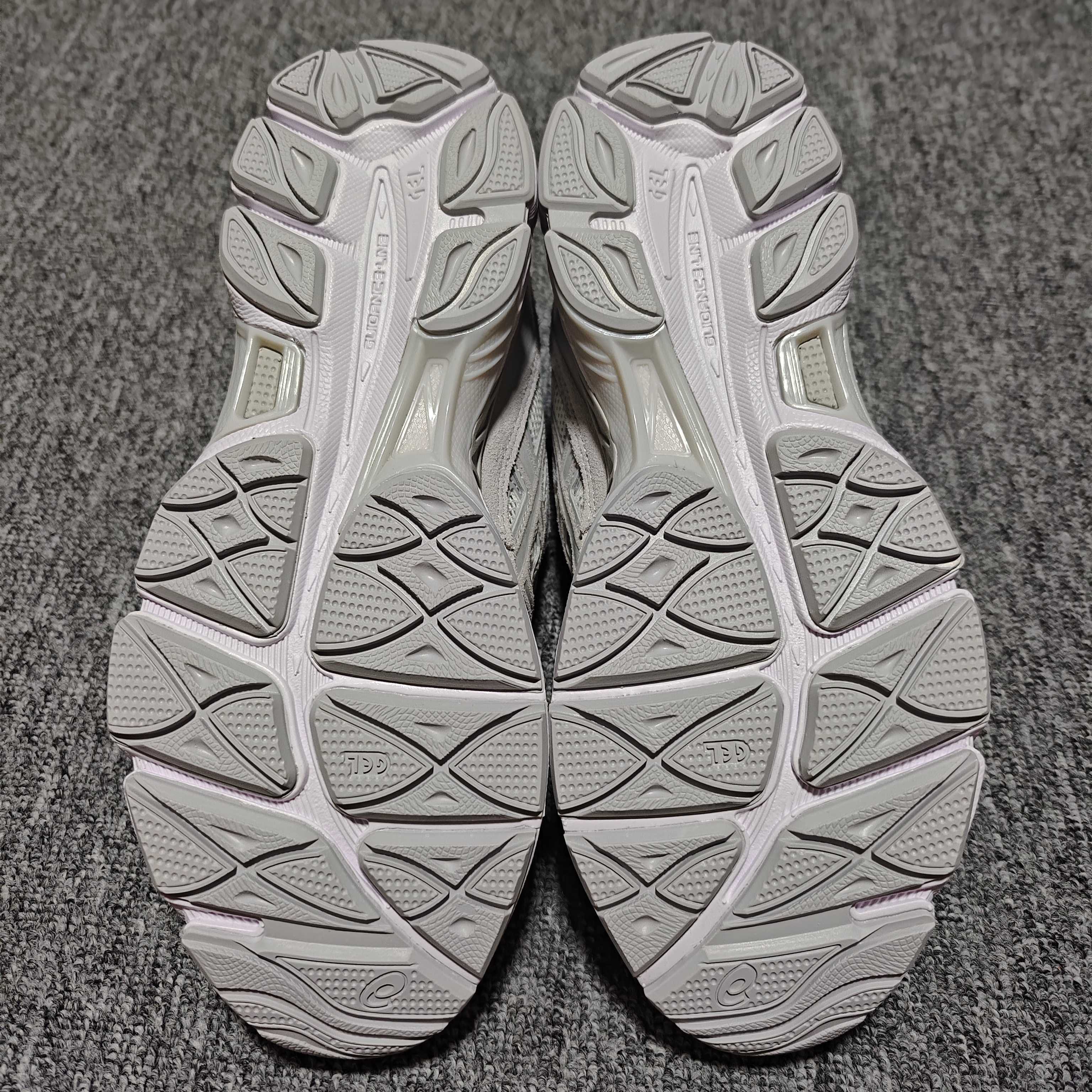   Asics 亚瑟士 GEL-NYC 低帮运动休闲跑步鞋 1203A663-101 外贸平台专供 大厂