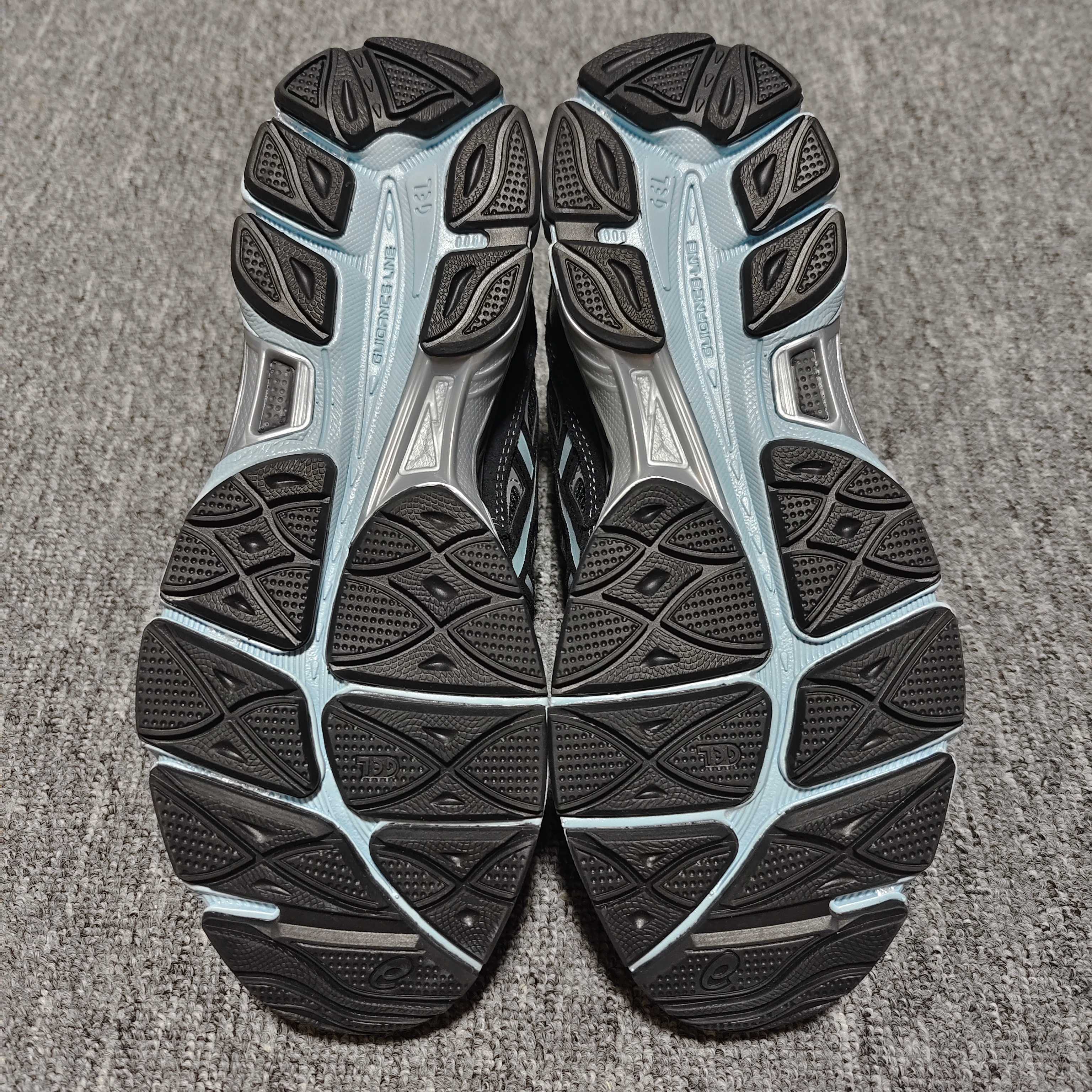   Asics 亚瑟士 GEL-NYC 低帮运动休闲跑步鞋 1203A577-001 外贸平台专供 大厂